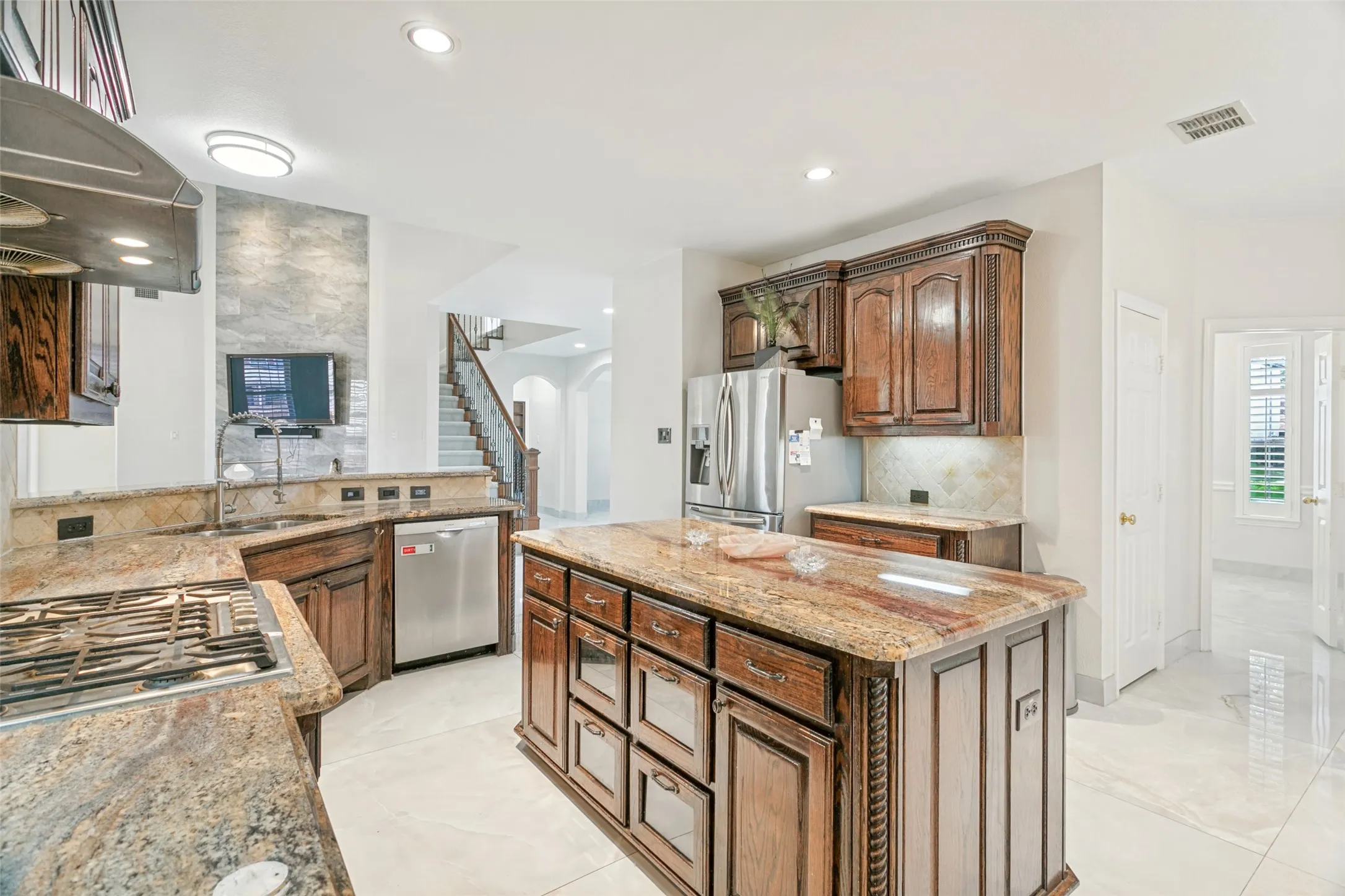 Single Family Residence For Sale in Dallas County , 1224 Willowdale Lane, Irving, Texas 75063, 4 Bedroom, 4 Bathroom, 2 Garage spaces, 3,624 Sqft, built in 2002, mls#21395754, Real Estate Agent in Irving, Homes For Sale in Dallas county, Homes For Sale in Irving, Realtor in Irving Texas, Real Estate Brokerage Independent Realty Texas, Luminita Cordes Realtor