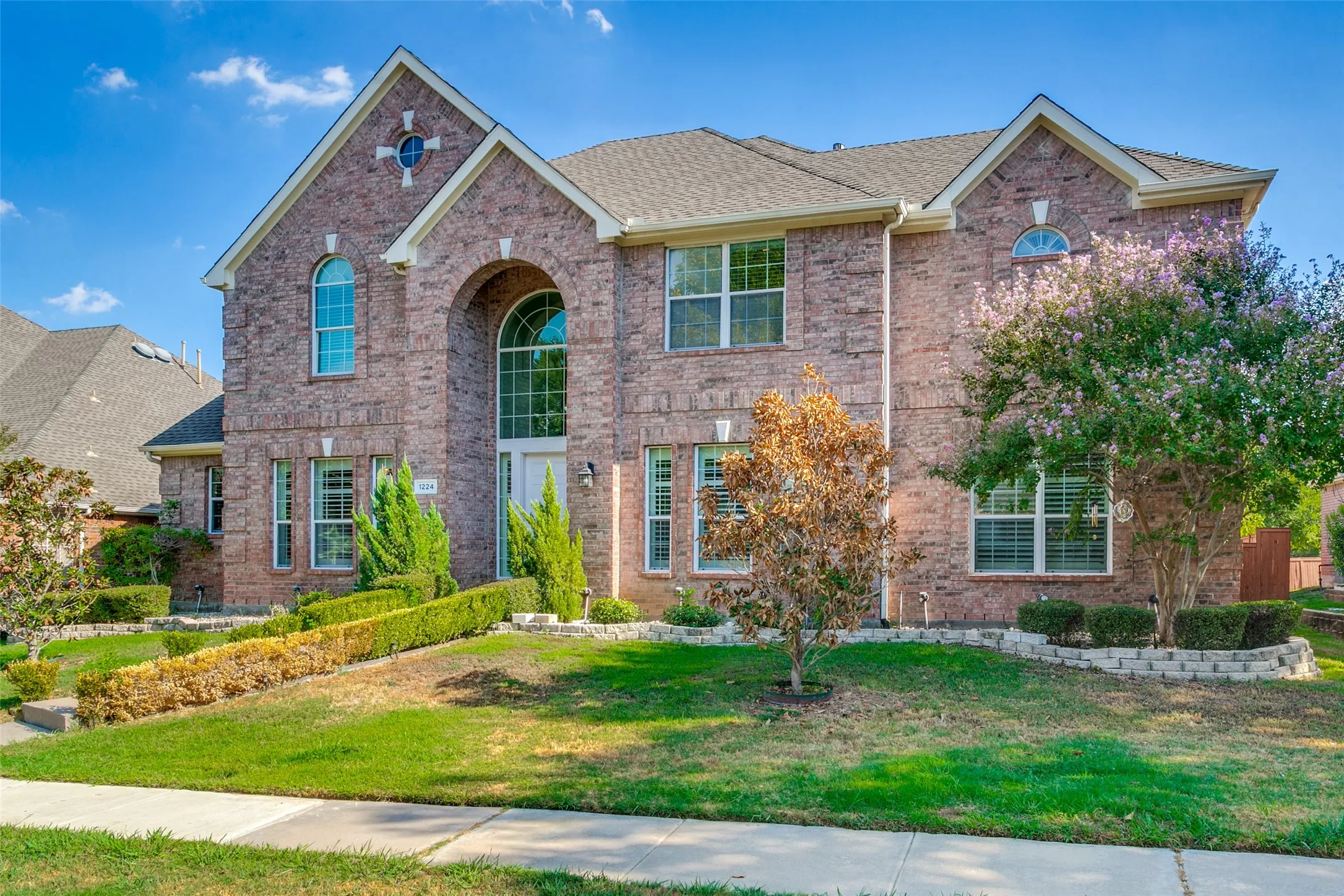 Single Family Residence For Sale in Dallas County , 1224 Willowdale Lane, Irving, Texas 75063, 4 Bedroom, 4 Bathroom, 2 Garage spaces, 3,624 Sqft, built in 2002, mls#21395754, Real Estate Agent in Irving, Homes For Sale in Dallas county, Homes For Sale in Irving, Realtor in Irving Texas, Real Estate Brokerage Independent Realty Texas, Luminita Cordes Realtor