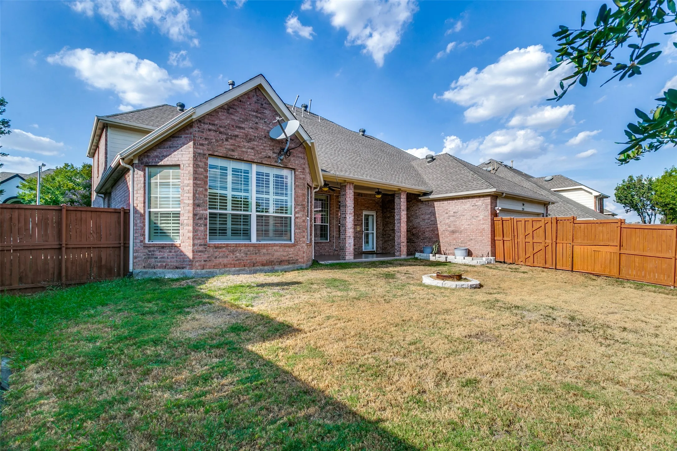 Single Family Residence For Sale in Dallas County , 1224 Willowdale Lane, Irving, Texas 75063, 4 Bedroom, 4 Bathroom, 2 Garage spaces, 3,624 Sqft, built in 2002, mls#21395754, Real Estate Agent in Irving, Homes For Sale in Dallas county, Homes For Sale in Irving, Realtor in Irving Texas, Real Estate Brokerage Independent Realty Texas, Luminita Cordes Realtor