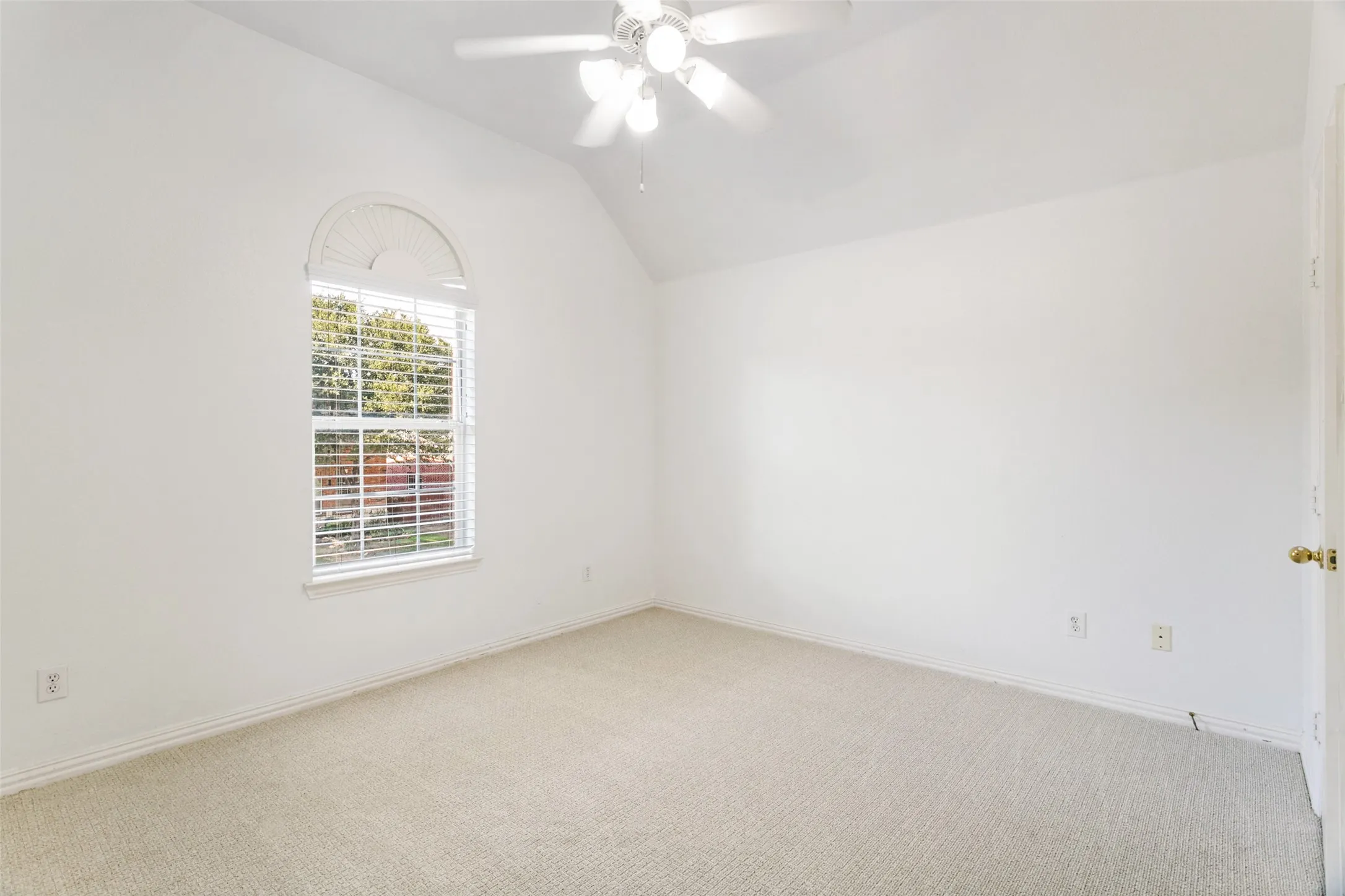 Single Family Residence For Sale in Dallas County , 1224 Willowdale Lane, Irving, Texas 75063, 4 Bedroom, 4 Bathroom, 2 Garage spaces, 3,624 Sqft, built in 2002, mls#21395754, Real Estate Agent in Irving, Homes For Sale in Dallas county, Homes For Sale in Irving, Realtor in Irving Texas, Real Estate Brokerage Independent Realty Texas, Luminita Cordes Realtor