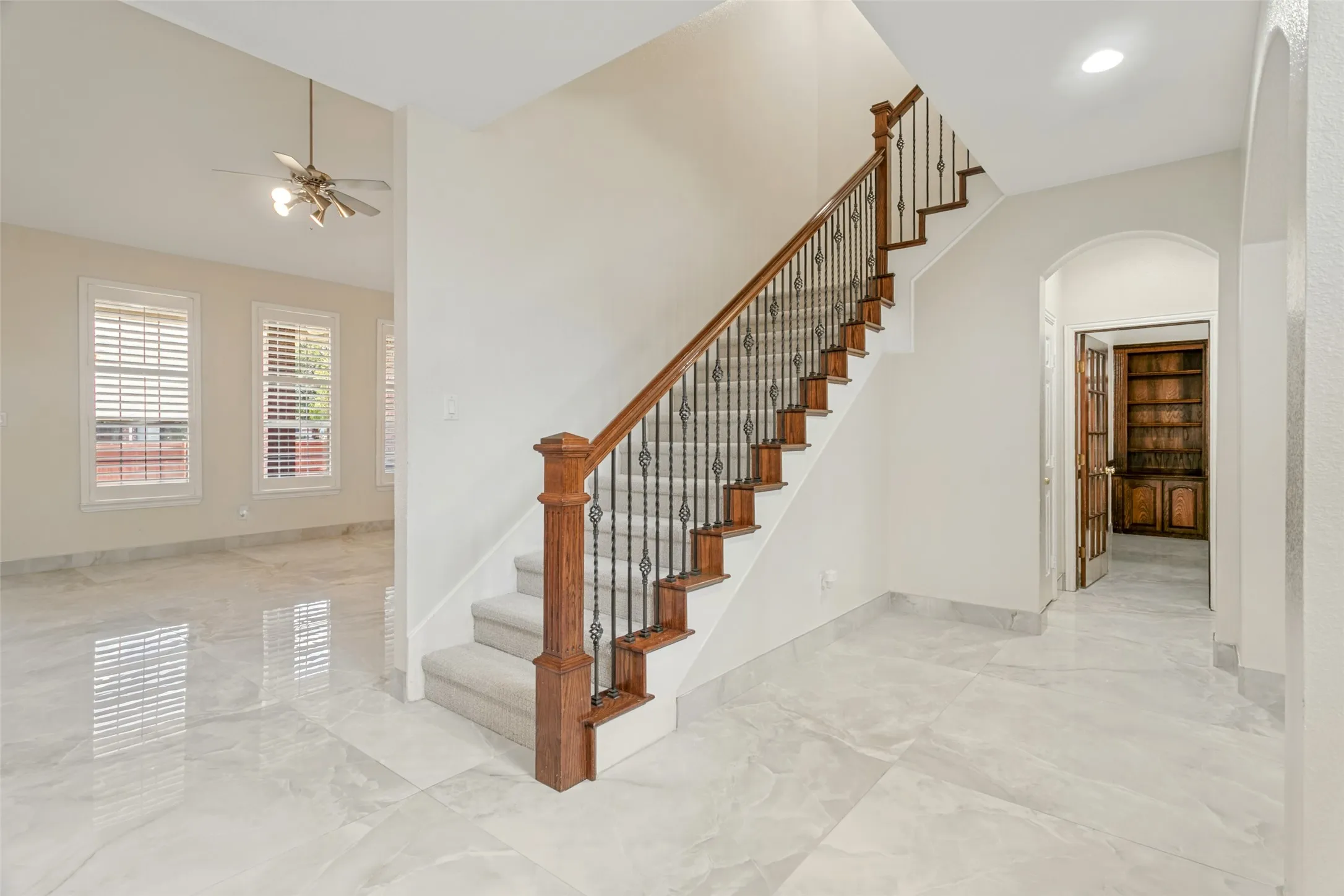 Single Family Residence For Sale in Dallas County , 1224 Willowdale Lane, Irving, Texas 75063, 4 Bedroom, 4 Bathroom, 2 Garage spaces, 3,624 Sqft, built in 2002, mls#21395754, Real Estate Agent in Irving, Homes For Sale in Dallas county, Homes For Sale in Irving, Realtor in Irving Texas, Real Estate Brokerage Independent Realty Texas, Luminita Cordes Realtor