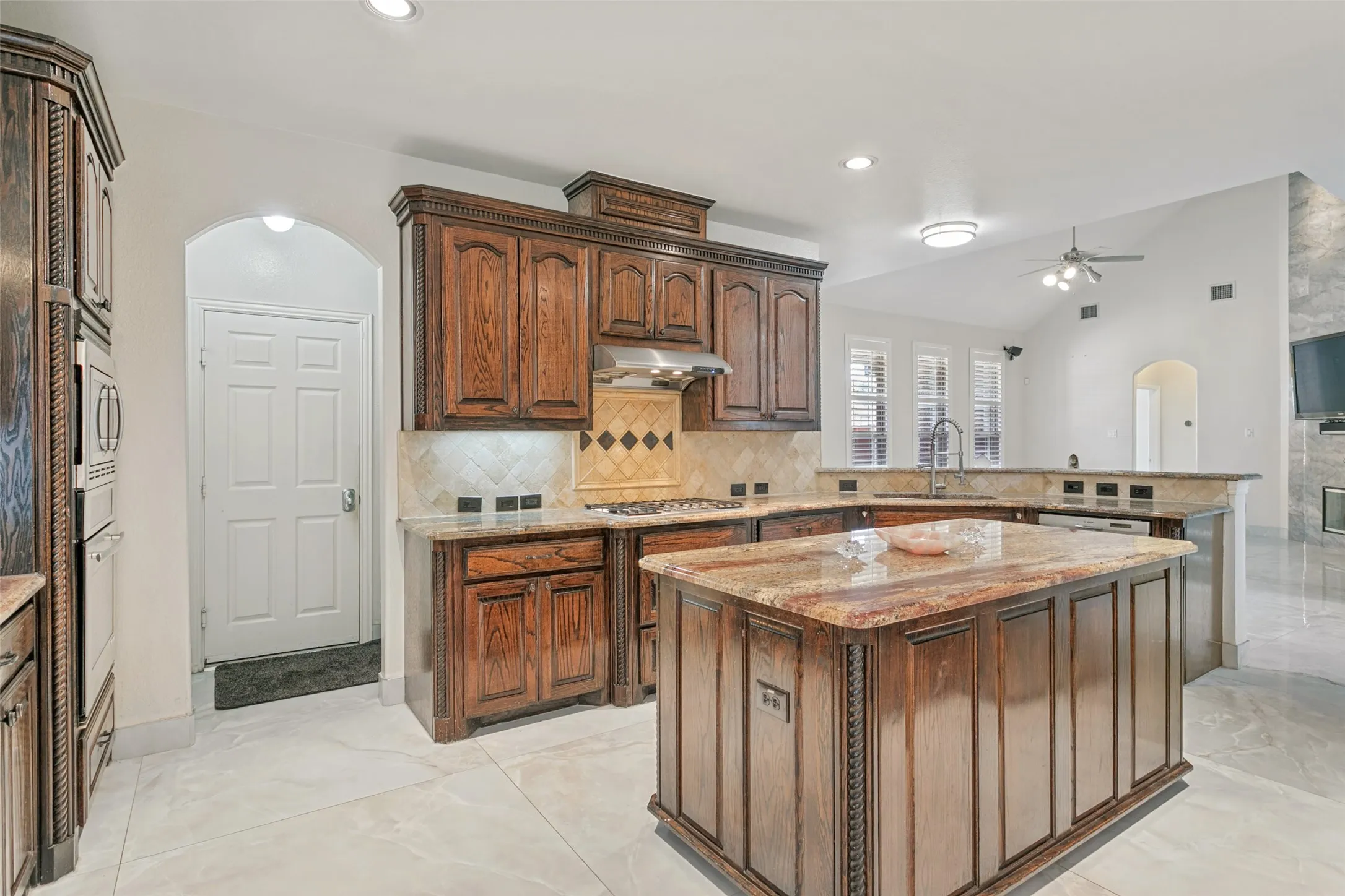 Single Family Residence For Sale in Dallas County , 1224 Willowdale Lane, Irving, Texas 75063, 4 Bedroom, 4 Bathroom, 2 Garage spaces, 3,624 Sqft, built in 2002, mls#21395754, Real Estate Agent in Irving, Homes For Sale in Dallas county, Homes For Sale in Irving, Realtor in Irving Texas, Real Estate Brokerage Independent Realty Texas, Luminita Cordes Realtor