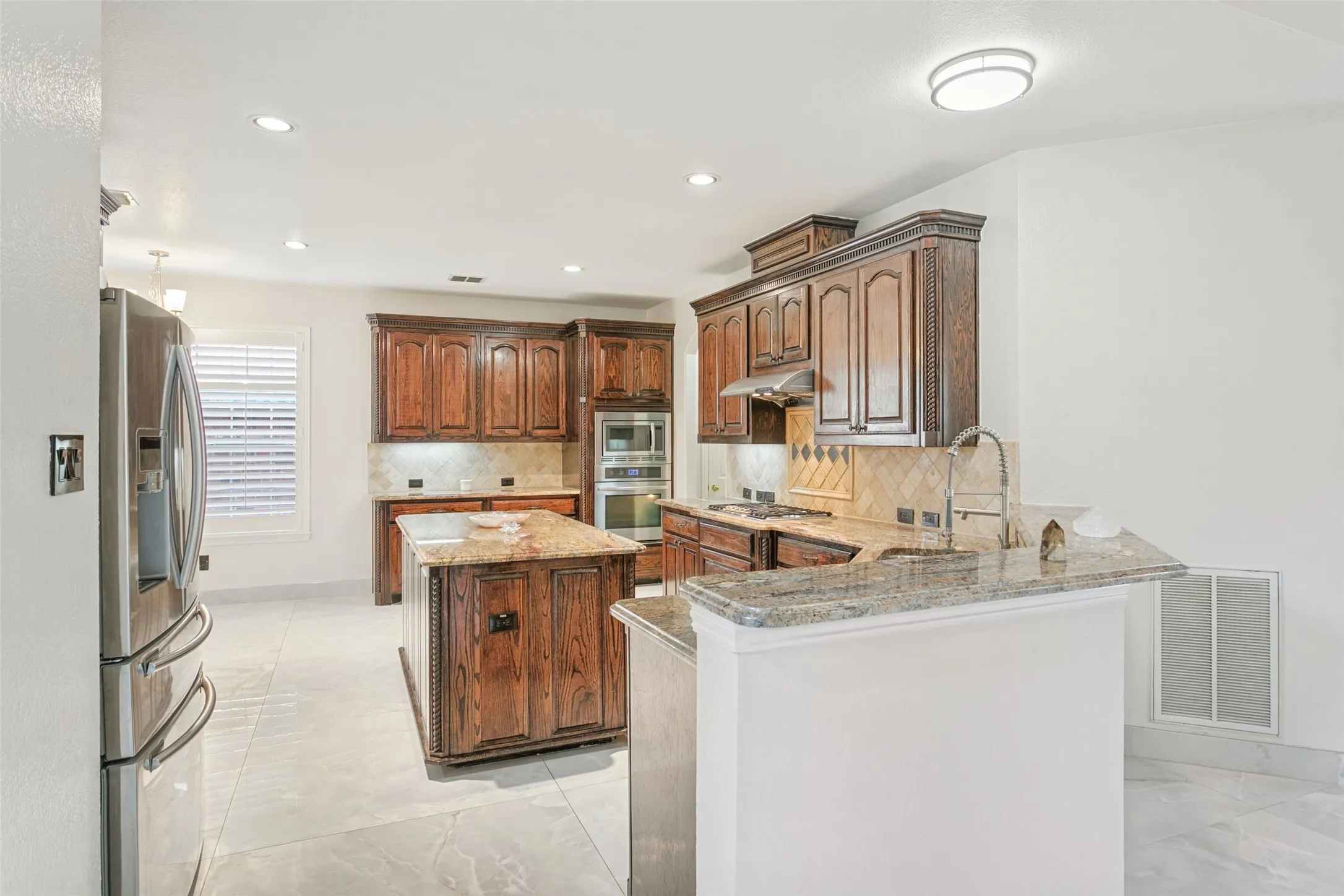 Single Family Residence For Sale in Dallas County , 1224 Willowdale Lane, Irving, Texas 75063, 4 Bedroom, 4 Bathroom, 2 Garage spaces, 3,624 Sqft, built in 2002, mls#21395754, Real Estate Agent in Irving, Homes For Sale in Dallas county, Homes For Sale in Irving, Realtor in Irving Texas, Real Estate Brokerage Independent Realty Texas, Luminita Cordes Realtor