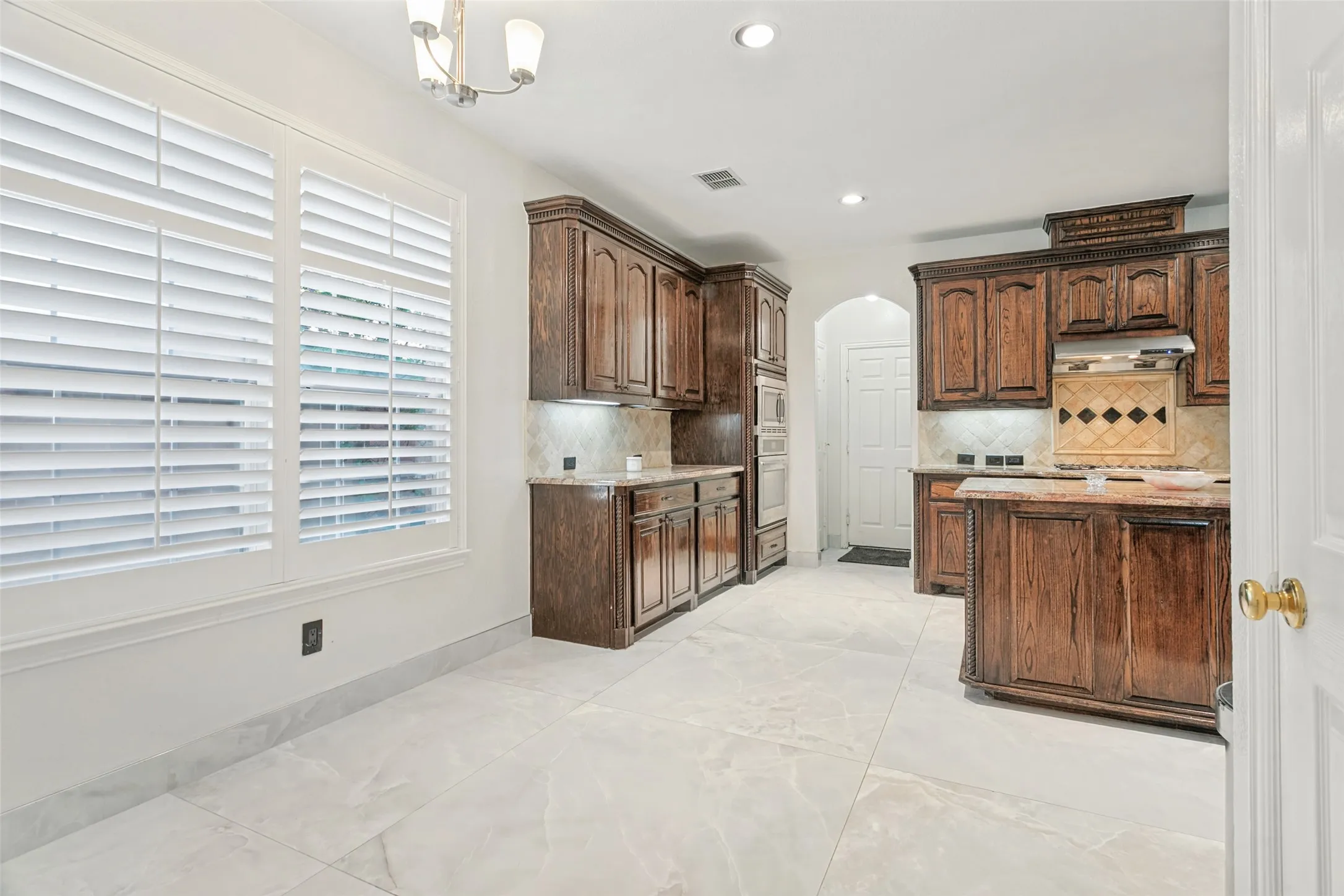 Single Family Residence For Sale in Dallas County , 1224 Willowdale Lane, Irving, Texas 75063, 4 Bedroom, 4 Bathroom, 2 Garage spaces, 3,624 Sqft, built in 2002, mls#21395754, Real Estate Agent in Irving, Homes For Sale in Dallas county, Homes For Sale in Irving, Realtor in Irving Texas, Real Estate Brokerage Independent Realty Texas, Luminita Cordes Realtor