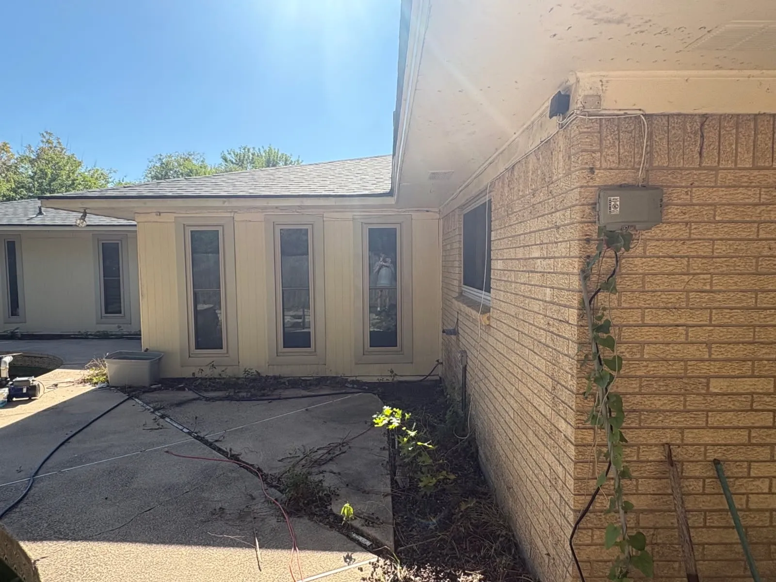 Single Family Residence For Sale in Ellis County , 109 Auburn Street, Waxahachie, Texas 75165, 4 Bedroom, 3 Bathroom, Garage spaces, 2,428 Sqft, built in 1970, mls#21410887, Real Estate Agent in Waxahachie, Homes For Sale in Ellis county, Homes For Sale in Waxahachie, Realtor in Waxahachie Texas, Real Estate Brokerage Independent Realty Texas, Luminita Cordes Realtor