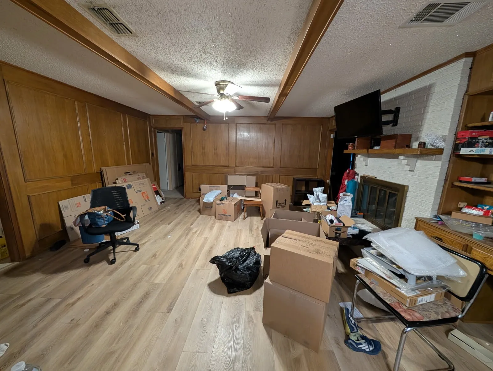 Single Family Residence For Sale in Ellis County , 109 Auburn Street, Waxahachie, Texas 75165, 4 Bedroom, 3 Bathroom, Garage spaces, 2,428 Sqft, built in 1970, mls#21410887, Real Estate Agent in Waxahachie, Homes For Sale in Ellis county, Homes For Sale in Waxahachie, Realtor in Waxahachie Texas, Real Estate Brokerage Independent Realty Texas, Luminita Cordes Realtor