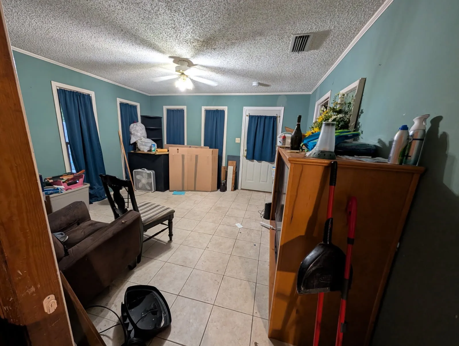 Single Family Residence For Sale in Ellis County , 109 Auburn Street, Waxahachie, Texas 75165, 4 Bedroom, 3 Bathroom, Garage spaces, 2,428 Sqft, built in 1970, mls#21410887, Real Estate Agent in Waxahachie, Homes For Sale in Ellis county, Homes For Sale in Waxahachie, Realtor in Waxahachie Texas, Real Estate Brokerage Independent Realty Texas, Luminita Cordes Realtor