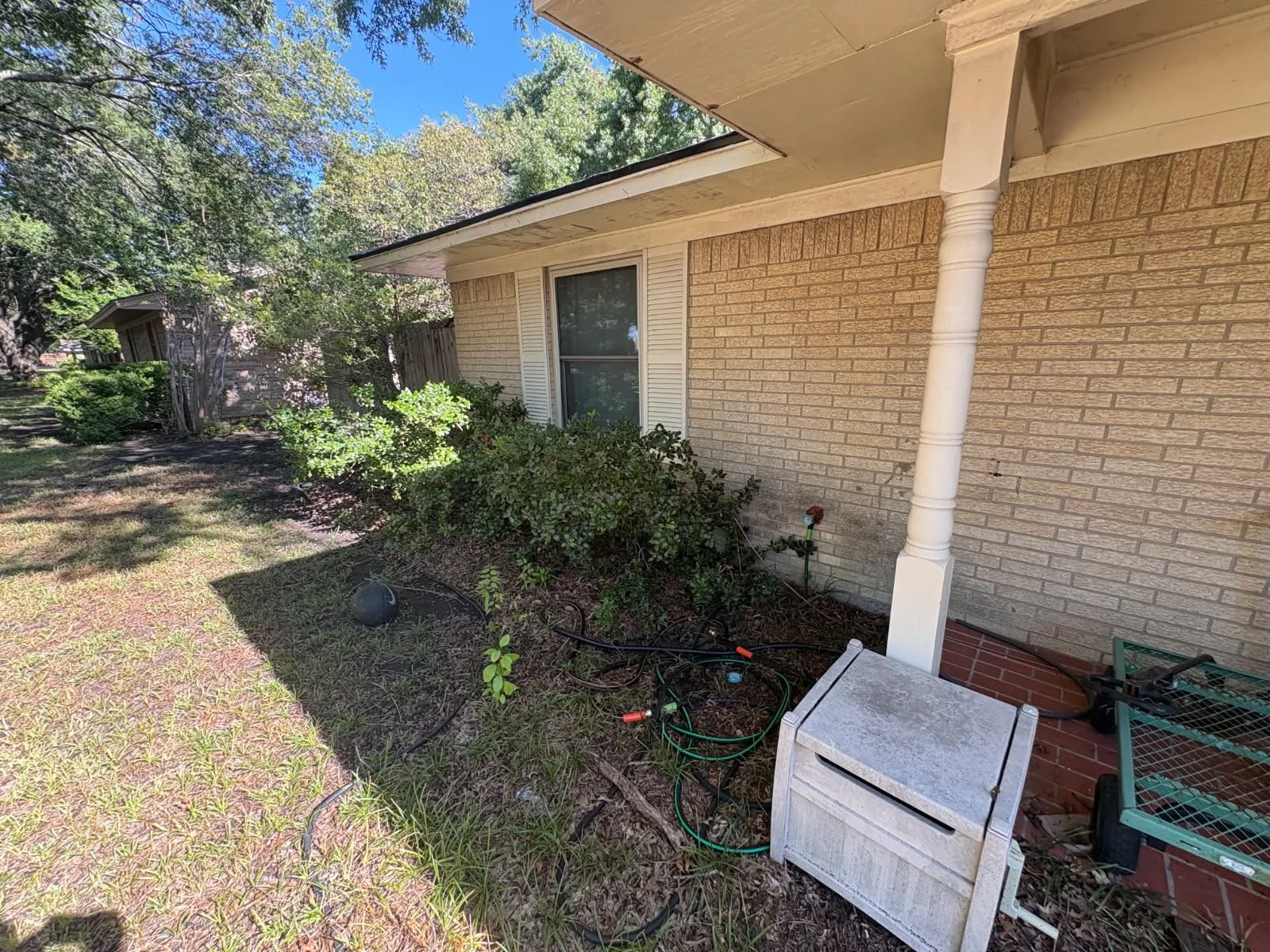 Single Family Residence For Sale in Ellis County , 109 Auburn Street, Waxahachie, Texas 75165, 4 Bedroom, 3 Bathroom, Garage spaces, 2,428 Sqft, built in 1970, mls#21410887, Real Estate Agent in Waxahachie, Homes For Sale in Ellis county, Homes For Sale in Waxahachie, Realtor in Waxahachie Texas, Real Estate Brokerage Independent Realty Texas, Luminita Cordes Realtor