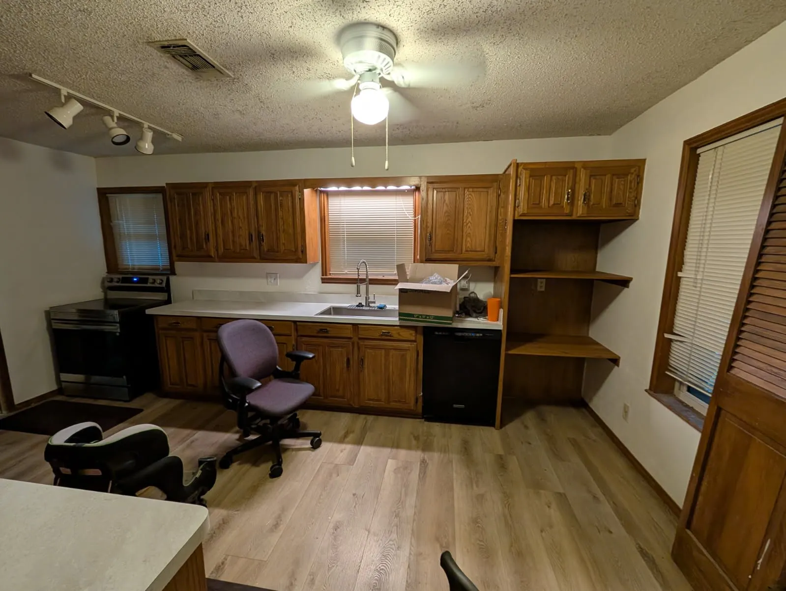 Single Family Residence For Sale in Ellis County , 109 Auburn Street, Waxahachie, Texas 75165, 4 Bedroom, 3 Bathroom, Garage spaces, 2,428 Sqft, built in 1970, mls#21410887, Real Estate Agent in Waxahachie, Homes For Sale in Ellis county, Homes For Sale in Waxahachie, Realtor in Waxahachie Texas, Real Estate Brokerage Independent Realty Texas, Luminita Cordes Realtor