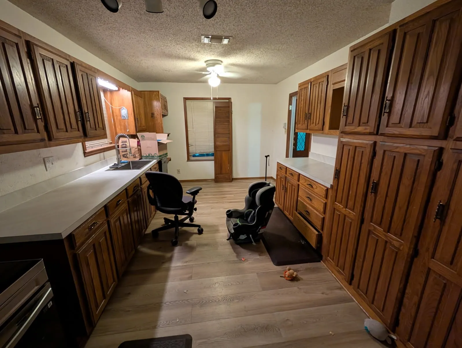 Single Family Residence For Sale in Ellis County , 109 Auburn Street, Waxahachie, Texas 75165, 4 Bedroom, 3 Bathroom, Garage spaces, 2,428 Sqft, built in 1970, mls#21410887, Real Estate Agent in Waxahachie, Homes For Sale in Ellis county, Homes For Sale in Waxahachie, Realtor in Waxahachie Texas, Real Estate Brokerage Independent Realty Texas, Luminita Cordes Realtor