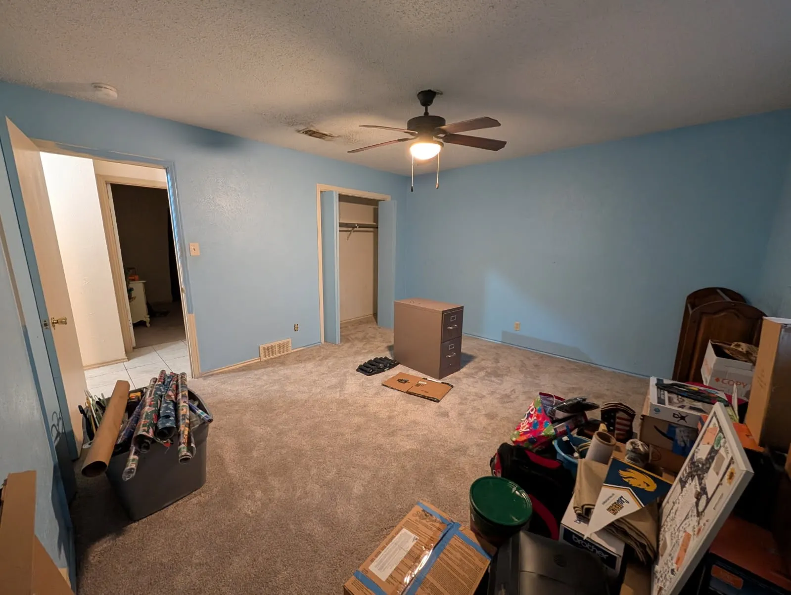 Single Family Residence For Sale in Ellis County , 109 Auburn Street, Waxahachie, Texas 75165, 4 Bedroom, 3 Bathroom, Garage spaces, 2,428 Sqft, built in 1970, mls#21410887, Real Estate Agent in Waxahachie, Homes For Sale in Ellis county, Homes For Sale in Waxahachie, Realtor in Waxahachie Texas, Real Estate Brokerage Independent Realty Texas, Luminita Cordes Realtor