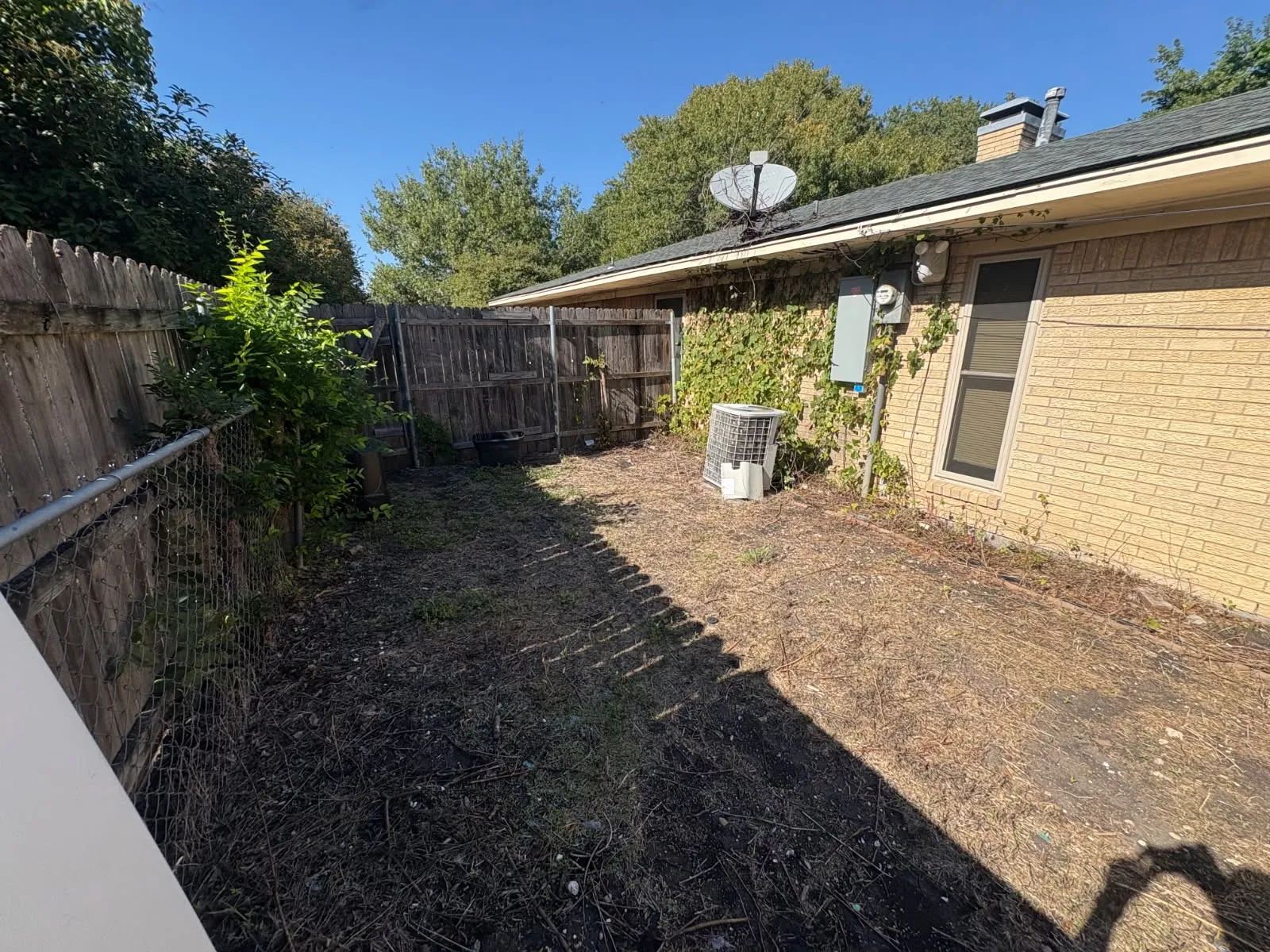 Single Family Residence For Sale in Ellis County , 109 Auburn Street, Waxahachie, Texas 75165, 4 Bedroom, 3 Bathroom, Garage spaces, 2,428 Sqft, built in 1970, mls#21410887, Real Estate Agent in Waxahachie, Homes For Sale in Ellis county, Homes For Sale in Waxahachie, Realtor in Waxahachie Texas, Real Estate Brokerage Independent Realty Texas, Luminita Cordes Realtor