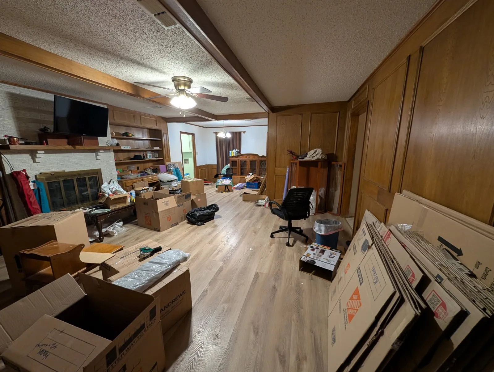 Single Family Residence For Sale in Ellis County , 109 Auburn Street, Waxahachie, Texas 75165, 4 Bedroom, 3 Bathroom, Garage spaces, 2,428 Sqft, built in 1970, mls#21410887, Real Estate Agent in Waxahachie, Homes For Sale in Ellis county, Homes For Sale in Waxahachie, Realtor in Waxahachie Texas, Real Estate Brokerage Independent Realty Texas, Luminita Cordes Realtor