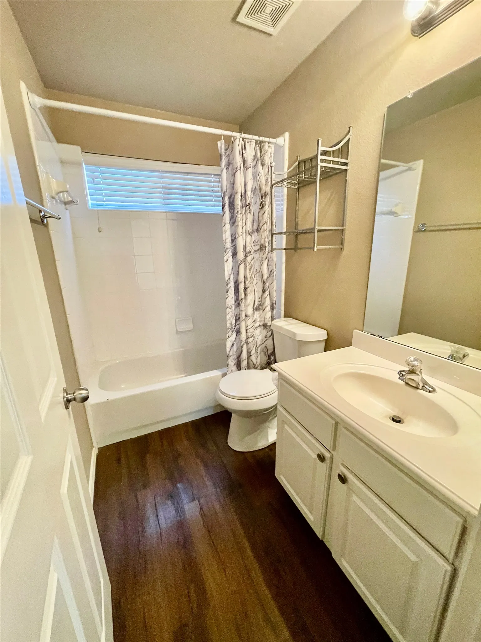 Single Family Residence For Rent in Collin County , 9405 Timber Wagon Drive, Mc Kinney, Texas 75072, 4 Bedroom, 3 Bathroom, 2 Garage spaces, 2,599 Sqft, built in 2004, mls#21410907, Real Estate Agent in Mc Kinney, Homes For Rent in Collin county, Homes For Rent in Mc Kinney, Realtor in Mc Kinney Texas, Real Estate Brokerage Independent Realty Texas, Luminita Cordes Realtor