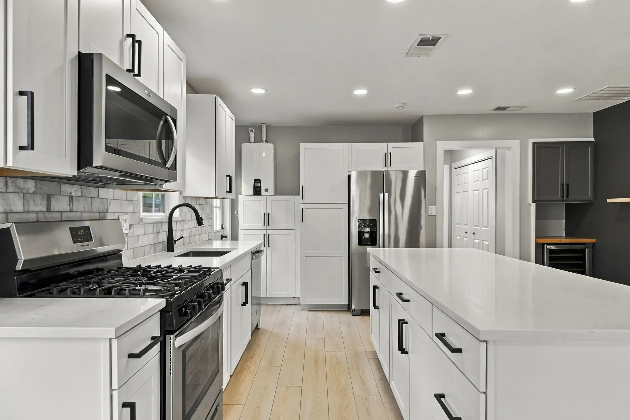 Duplex For Rent in Dallas County , 6026 Velasco Avenue, Dallas, Texas 75206, 1 Bedroom, 1 Bathroom, Garage spaces, 1,408 Sqft, built in 1924, mls#21410909, Real Estate Agent in Dallas, Homes For Rent in Dallas county, Homes For Rent in Dallas, Realtor in Dallas Texas, Real Estate Brokerage Independent Realty Texas, Luminita Cordes Realtor