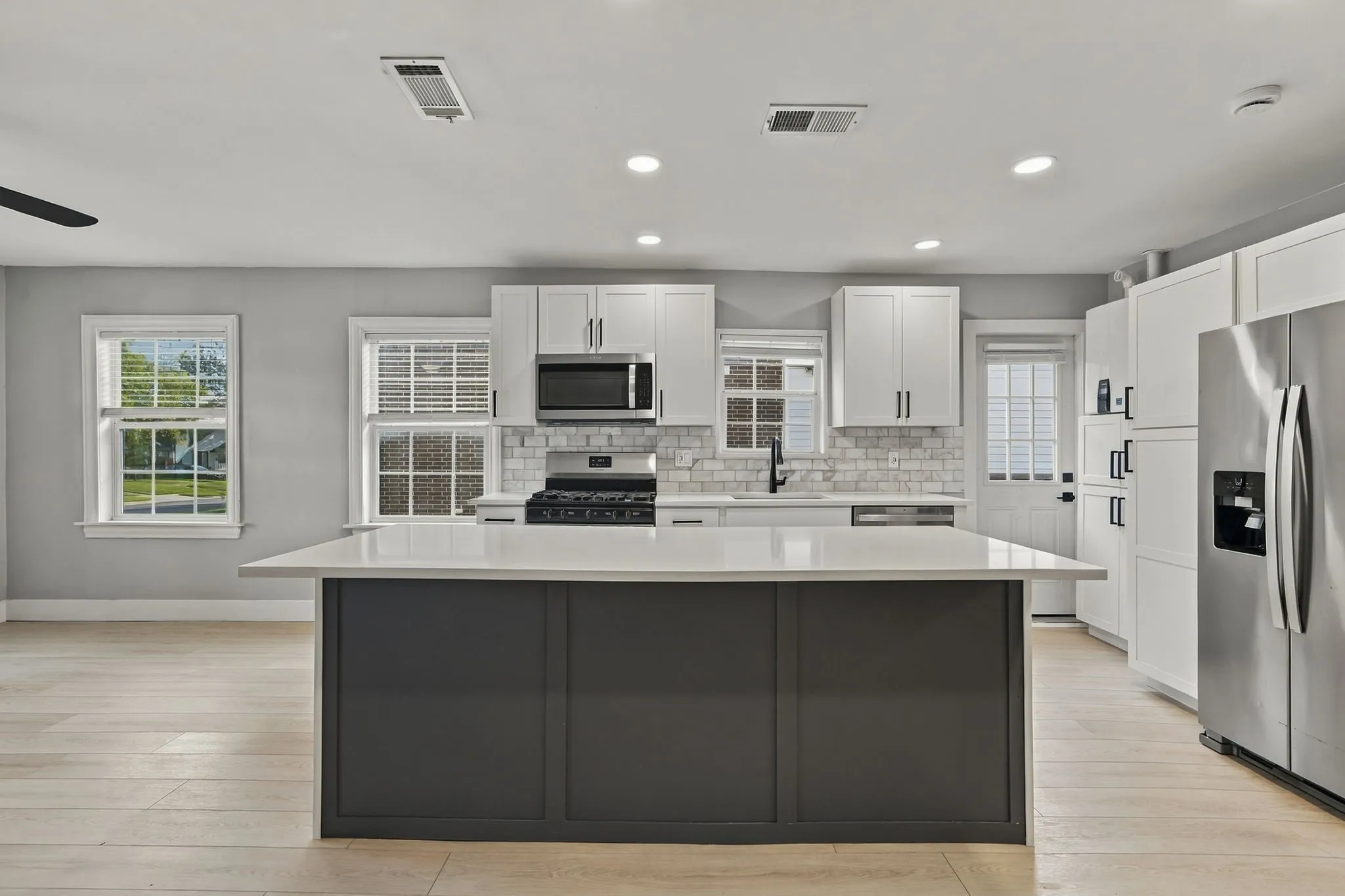 Duplex For Rent in Dallas County , 6026 Velasco Avenue, Dallas, Texas 75206, 1 Bedroom, 1 Bathroom, Garage spaces, 1,408 Sqft, built in 1924, mls#21410909, Real Estate Agent in Dallas, Homes For Rent in Dallas county, Homes For Rent in Dallas, Realtor in Dallas Texas, Real Estate Brokerage Independent Realty Texas, Luminita Cordes Realtor