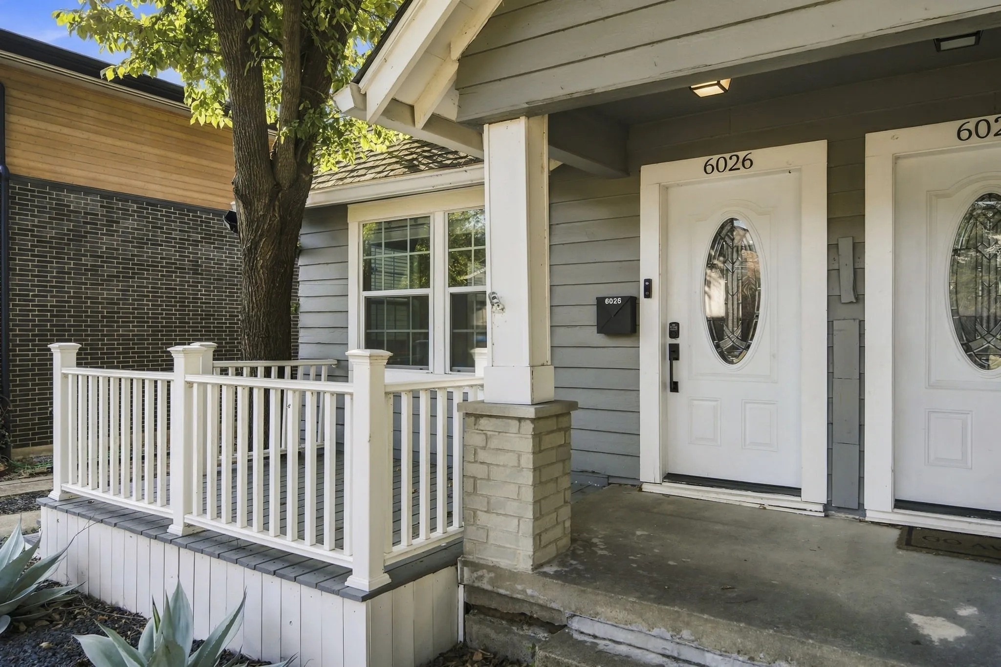 Duplex For Rent in Dallas County , 6026 Velasco Avenue, Dallas, Texas 75206, 1 Bedroom, 1 Bathroom, Garage spaces, 1,408 Sqft, built in 1924, mls#21410909, Real Estate Agent in Dallas, Homes For Rent in Dallas county, Homes For Rent in Dallas, Realtor in Dallas Texas, Real Estate Brokerage Independent Realty Texas, Luminita Cordes Realtor
