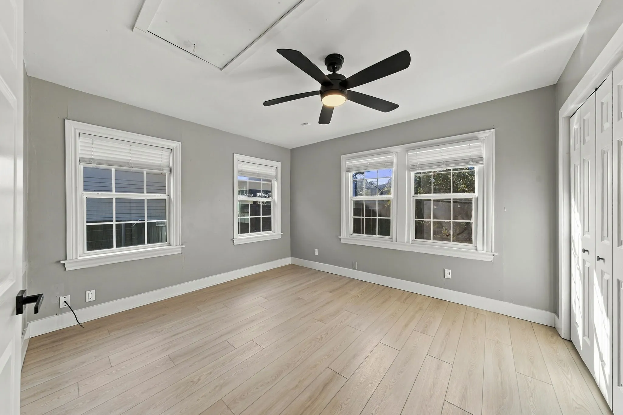 Duplex For Rent in Dallas County , 6026 Velasco Avenue, Dallas, Texas 75206, 1 Bedroom, 1 Bathroom, Garage spaces, 1,408 Sqft, built in 1924, mls#21410909, Real Estate Agent in Dallas, Homes For Rent in Dallas county, Homes For Rent in Dallas, Realtor in Dallas Texas, Real Estate Brokerage Independent Realty Texas, Luminita Cordes Realtor