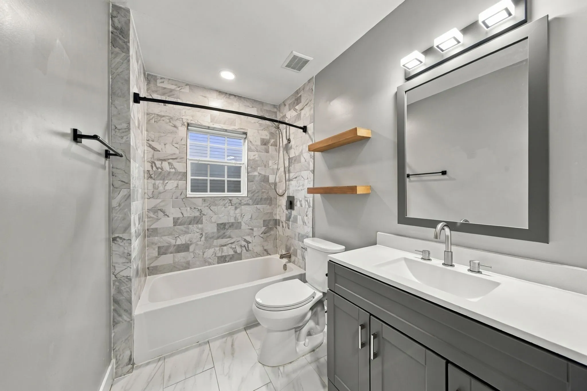 Duplex For Rent in Dallas County , 6026 Velasco Avenue, Dallas, Texas 75206, 1 Bedroom, 1 Bathroom, Garage spaces, 1,408 Sqft, built in 1924, mls#21410909, Real Estate Agent in Dallas, Homes For Rent in Dallas county, Homes For Rent in Dallas, Realtor in Dallas Texas, Real Estate Brokerage Independent Realty Texas, Luminita Cordes Realtor