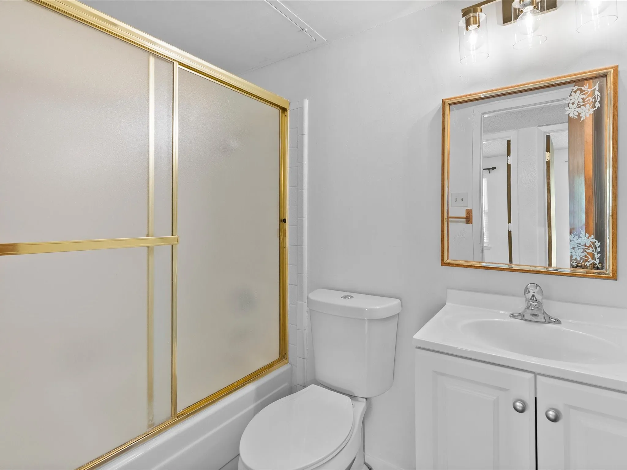 Single Family Residence For Sale in Dallas County , 1438 Blanco Lane, Garland, Texas 75040, 3 Bedroom, 2 Bathroom, 1 Garage spaces, 1,556 Sqft, built in 1981, mls#21410803, Real Estate Agent in Garland, Homes For Sale in Dallas county, Homes For Sale in Garland, Realtor in Garland Texas, Real Estate Brokerage Independent Realty Texas, Luminita Cordes Realtor