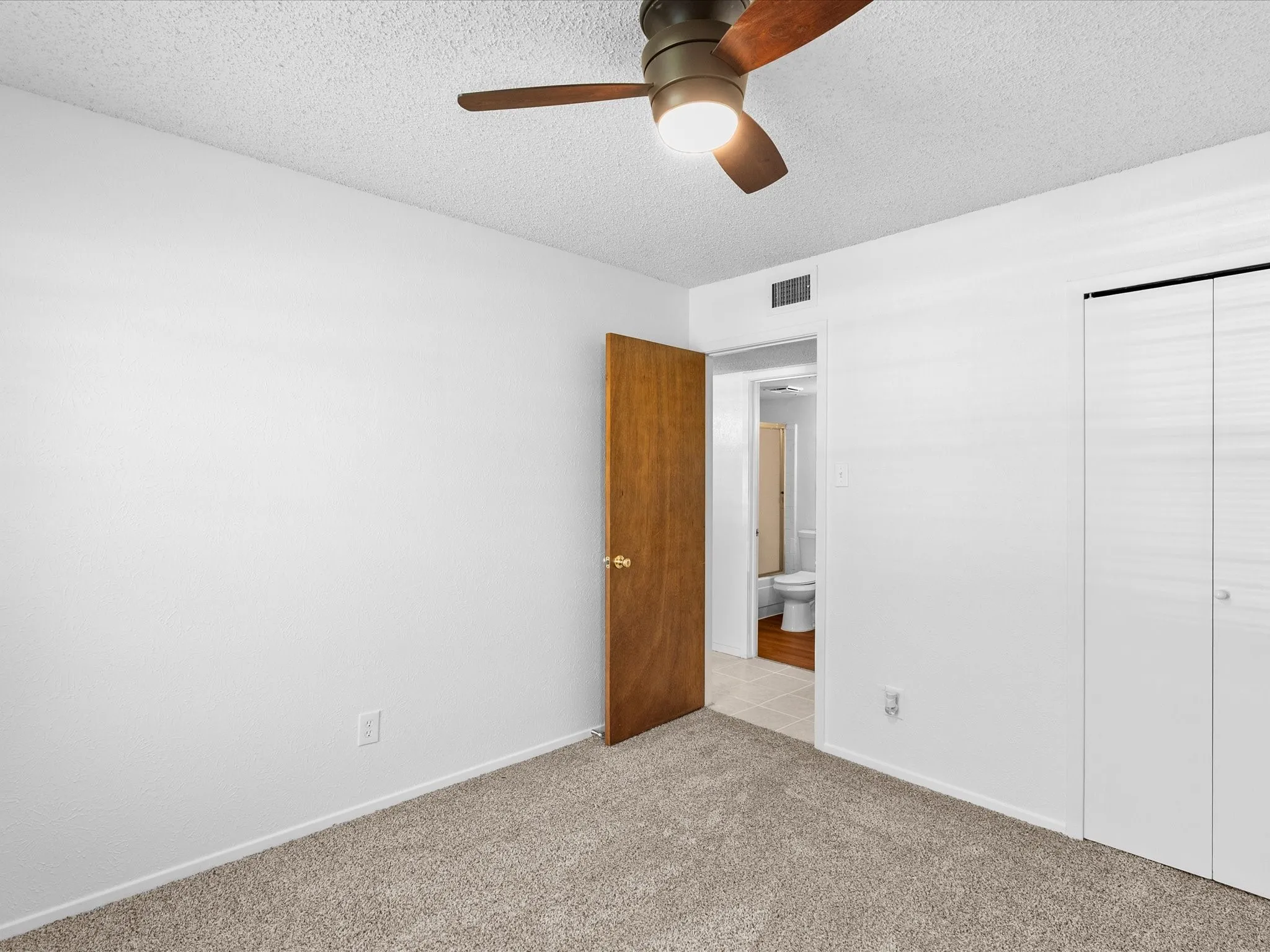 Single Family Residence For Sale in Dallas County , 1438 Blanco Lane, Garland, Texas 75040, 3 Bedroom, 2 Bathroom, 1 Garage spaces, 1,556 Sqft, built in 1981, mls#21410803, Real Estate Agent in Garland, Homes For Sale in Dallas county, Homes For Sale in Garland, Realtor in Garland Texas, Real Estate Brokerage Independent Realty Texas, Luminita Cordes Realtor