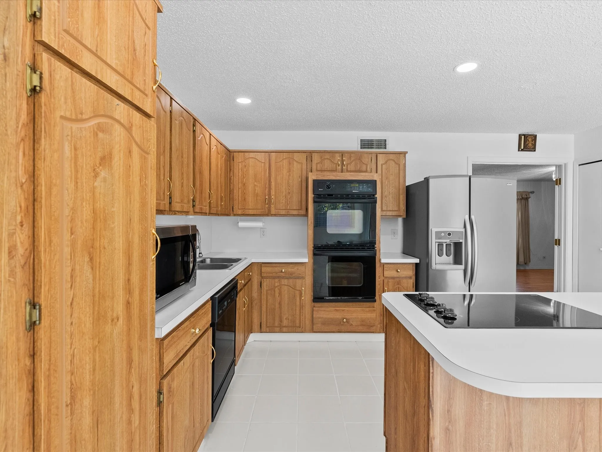 Single Family Residence For Sale in Dallas County , 1438 Blanco Lane, Garland, Texas 75040, 3 Bedroom, 2 Bathroom, 1 Garage spaces, 1,556 Sqft, built in 1981, mls#21410803, Real Estate Agent in Garland, Homes For Sale in Dallas county, Homes For Sale in Garland, Realtor in Garland Texas, Real Estate Brokerage Independent Realty Texas, Luminita Cordes Realtor