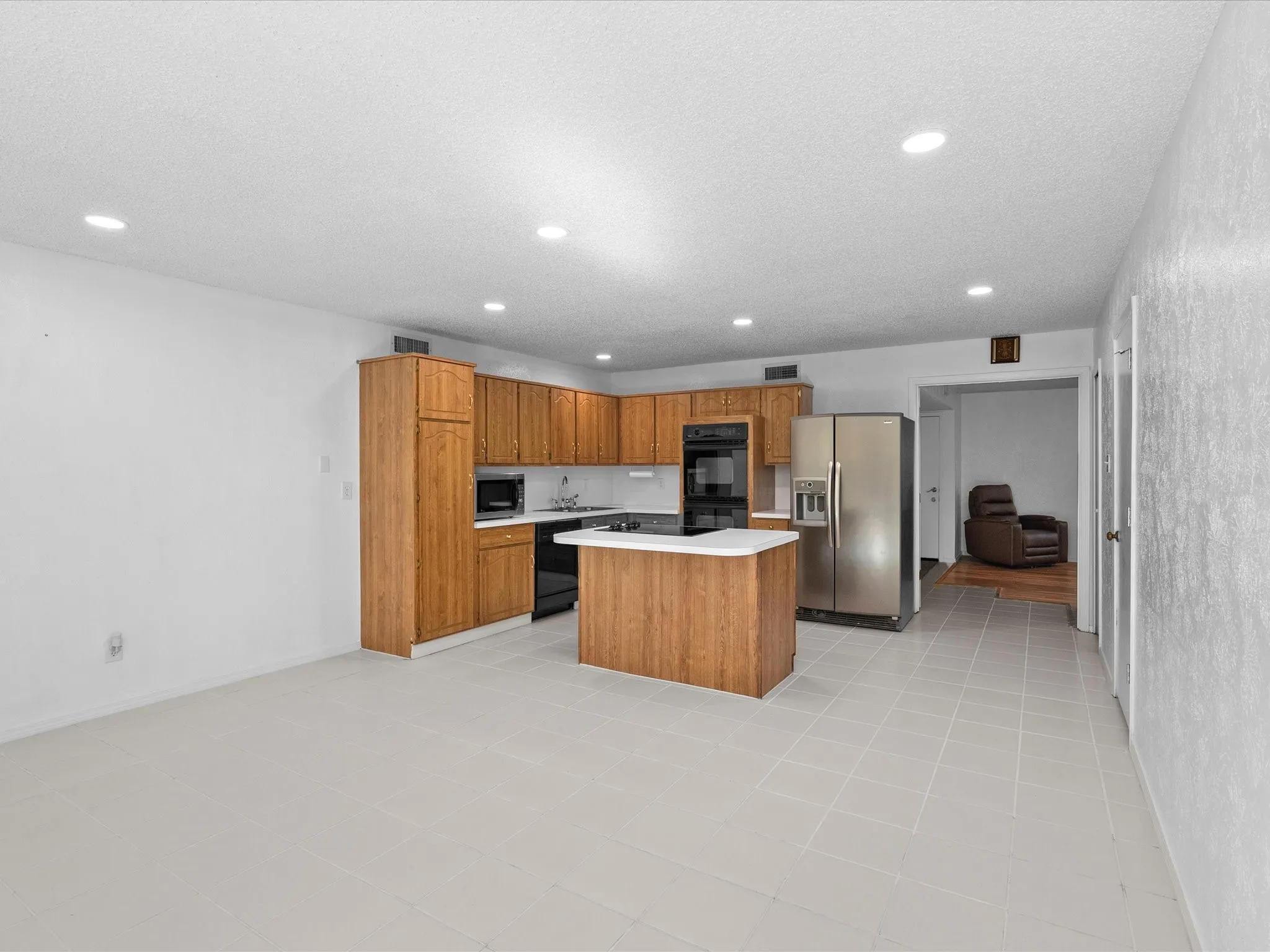 Single Family Residence For Sale in Dallas County , 1438 Blanco Lane, Garland, Texas 75040, 3 Bedroom, 2 Bathroom, 1 Garage spaces, 1,556 Sqft, built in 1981, mls#21410803, Real Estate Agent in Garland, Homes For Sale in Dallas county, Homes For Sale in Garland, Realtor in Garland Texas, Real Estate Brokerage Independent Realty Texas, Luminita Cordes Realtor