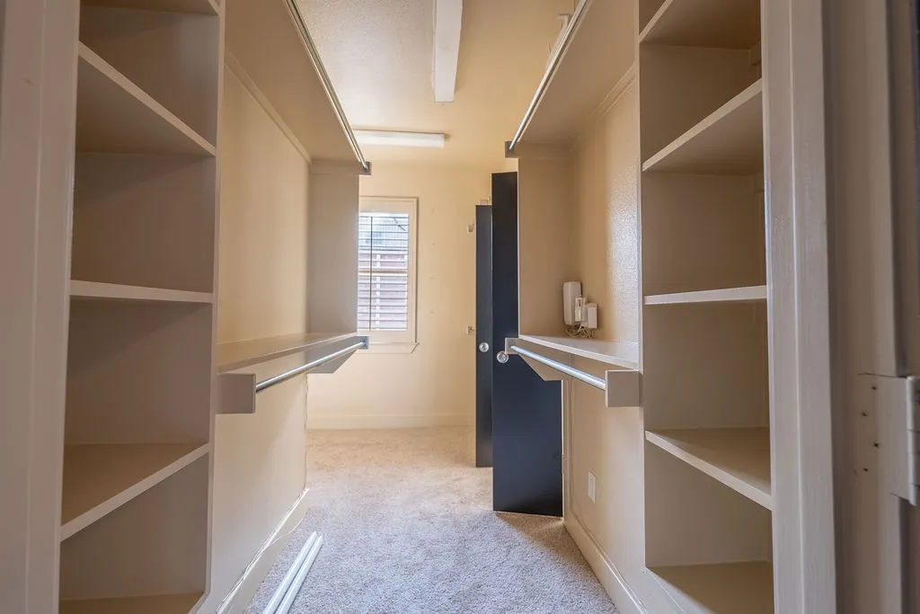 Townhouse For Sale in Dallas County , 2706 Floyd Street, Dallas, Texas 75204, 2 Bedroom, 3 Bathroom, 2 Garage spaces, 1,896 Sqft, built in 2002, mls#21410910, Real Estate Agent in Dallas, Homes For Sale in Dallas county, Homes For Sale in Dallas, Realtor in Dallas Texas, Real Estate Brokerage Independent Realty Texas, Luminita Cordes Realtor