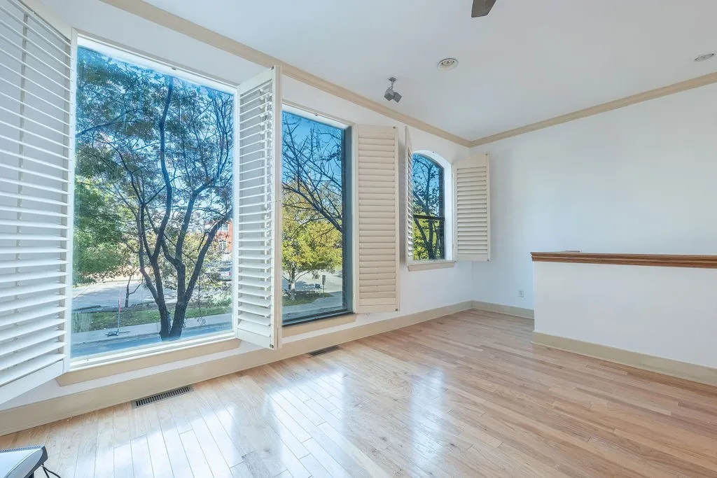 Townhouse For Sale in Dallas County , 2706 Floyd Street, Dallas, Texas 75204, 2 Bedroom, 3 Bathroom, 2 Garage spaces, 1,896 Sqft, built in 2002, mls#21410910, Real Estate Agent in Dallas, Homes For Sale in Dallas county, Homes For Sale in Dallas, Realtor in Dallas Texas, Real Estate Brokerage Independent Realty Texas, Luminita Cordes Realtor