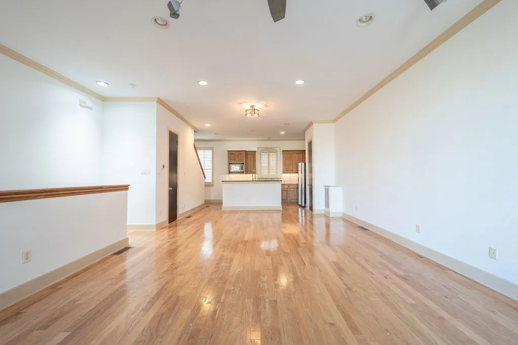 Townhouse For Sale in Dallas County , 2706 Floyd Street, Dallas, Texas 75204, 2 Bedroom, 3 Bathroom, 2 Garage spaces, 1,896 Sqft, built in 2002, mls#21410910, Real Estate Agent in Dallas, Homes For Sale in Dallas county, Homes For Sale in Dallas, Realtor in Dallas Texas, Real Estate Brokerage Independent Realty Texas, Luminita Cordes Realtor