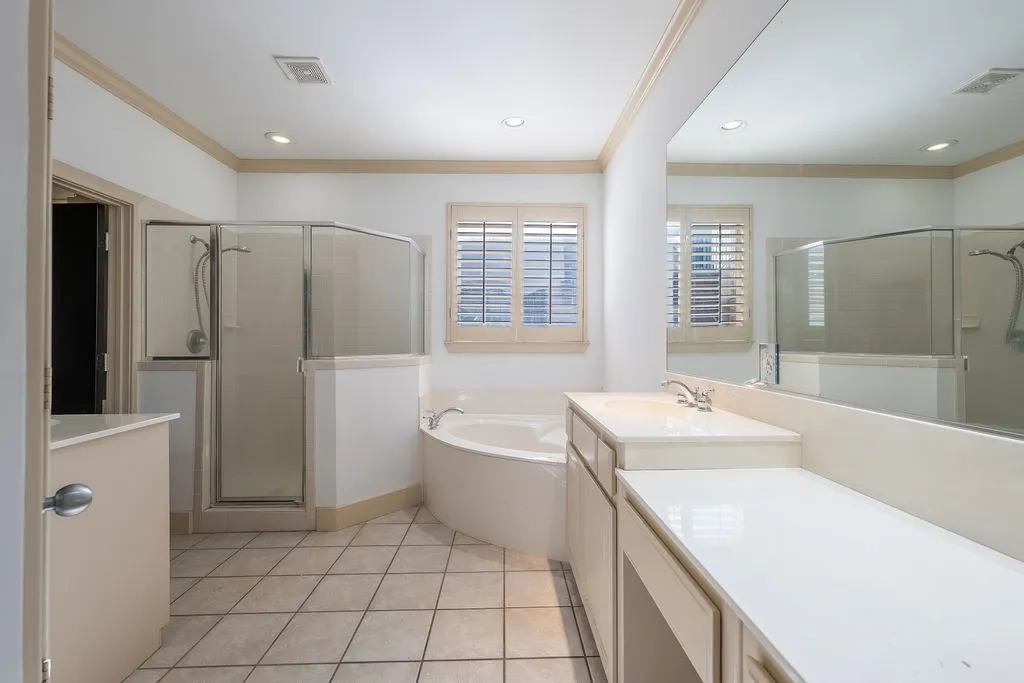 Townhouse For Sale in Dallas County , 2706 Floyd Street, Dallas, Texas 75204, 2 Bedroom, 3 Bathroom, 2 Garage spaces, 1,896 Sqft, built in 2002, mls#21410910, Real Estate Agent in Dallas, Homes For Sale in Dallas county, Homes For Sale in Dallas, Realtor in Dallas Texas, Real Estate Brokerage Independent Realty Texas, Luminita Cordes Realtor