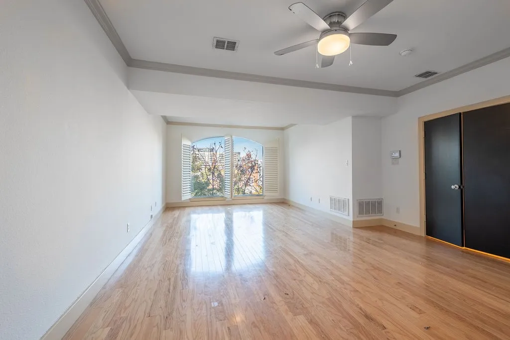 Townhouse For Sale in Dallas County , 2706 Floyd Street, Dallas, Texas 75204, 2 Bedroom, 3 Bathroom, 2 Garage spaces, 1,896 Sqft, built in 2002, mls#21410910, Real Estate Agent in Dallas, Homes For Sale in Dallas county, Homes For Sale in Dallas, Realtor in Dallas Texas, Real Estate Brokerage Independent Realty Texas, Luminita Cordes Realtor