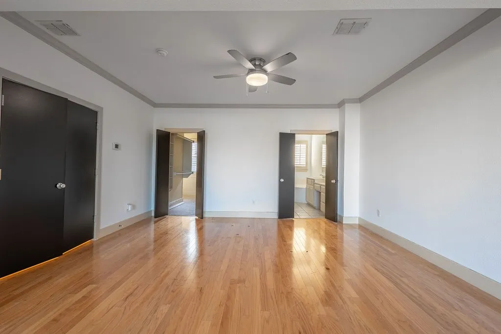 Townhouse For Sale in Dallas County , 2706 Floyd Street, Dallas, Texas 75204, 2 Bedroom, 3 Bathroom, 2 Garage spaces, 1,896 Sqft, built in 2002, mls#21410910, Real Estate Agent in Dallas, Homes For Sale in Dallas county, Homes For Sale in Dallas, Realtor in Dallas Texas, Real Estate Brokerage Independent Realty Texas, Luminita Cordes Realtor