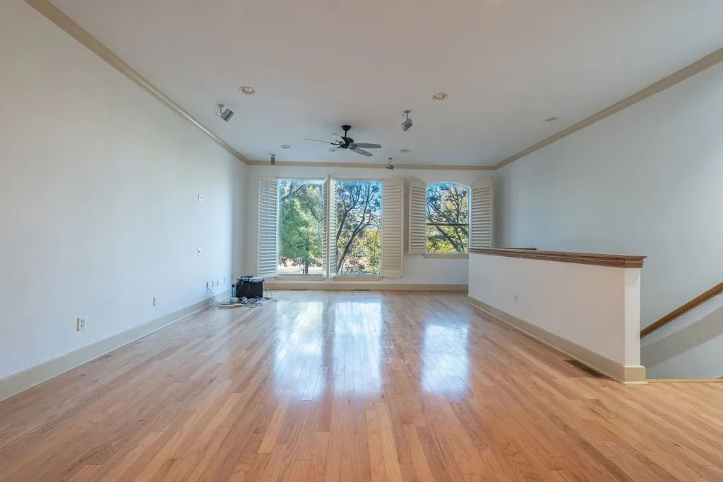 Townhouse For Sale in Dallas County , 2706 Floyd Street, Dallas, Texas 75204, 2 Bedroom, 3 Bathroom, 2 Garage spaces, 1,896 Sqft, built in 2002, mls#21410910, Real Estate Agent in Dallas, Homes For Sale in Dallas county, Homes For Sale in Dallas, Realtor in Dallas Texas, Real Estate Brokerage Independent Realty Texas, Luminita Cordes Realtor
