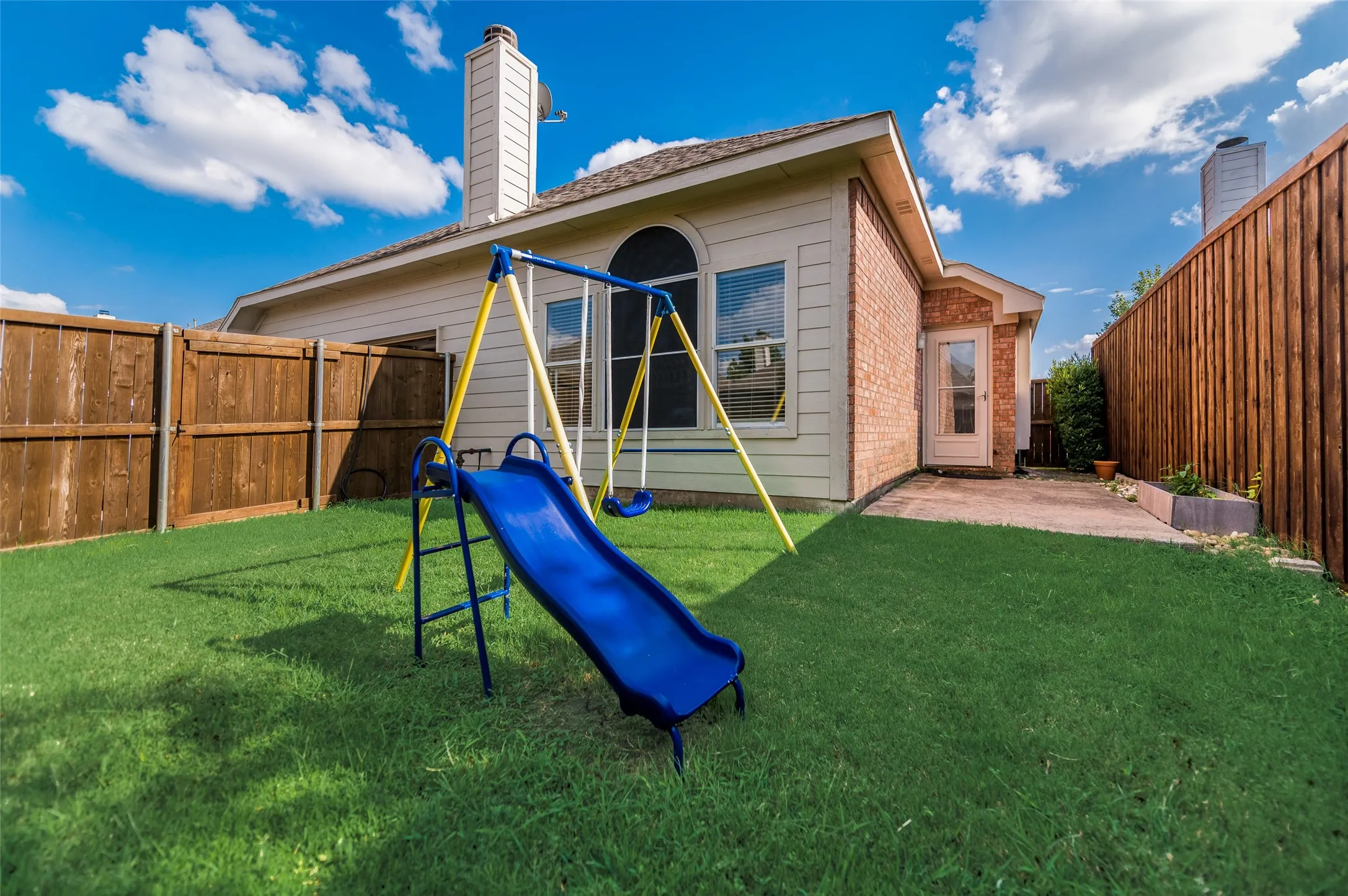 Single Family Residence For Rent in Collin County , 5100 Geranium Court, Mc Kinney, Texas 75070, 4 Bedroom, 2 Bathroom, 2 Garage spaces, 2,092 Sqft, built in 2000, mls#21406511, Real Estate Agent in Mc Kinney, Homes For Rent in Collin county, Homes For Rent in Mc Kinney, Realtor in Mc Kinney Texas, Real Estate Brokerage Independent Realty Texas, Luminita Cordes Realtor
