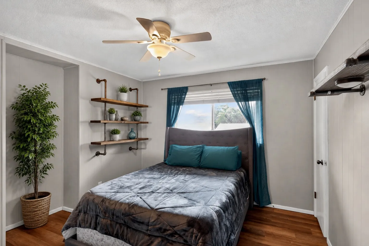 Single Family Residence For Sale in Tarrant County , 5310 Westminster Court S, Fort Worth, Texas 76133, 3 Bedroom, 2 Bathroom, 2 Garage spaces, 1,788 Sqft, built in 1969, mls#21410842, Real Estate Agent in Fort Worth, Homes For Sale in Tarrant county, Homes For Sale in Fort Worth, Realtor in Fort Worth Texas, Real Estate Brokerage Independent Realty Texas, Luminita Cordes Realtor