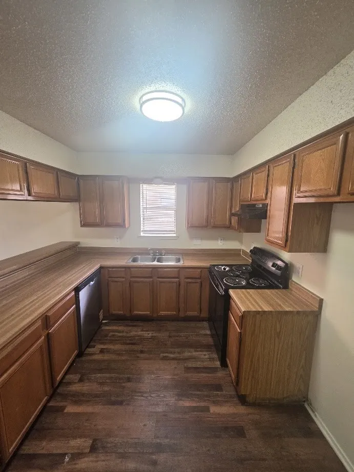 Duplex For Rent in Dallas County , 2404 Meadow Lane, Mesquite, Texas 75150, 3 Bedroom, 3 Bathroom, 2 Garage spaces, 1,265 Sqft, built in 1986, mls#21410848, Real Estate Agent in Mesquite, Homes For Rent in Dallas county, Homes For Rent in Mesquite, Realtor in Mesquite Texas, Real Estate Brokerage Independent Realty Texas, Luminita Cordes Realtor