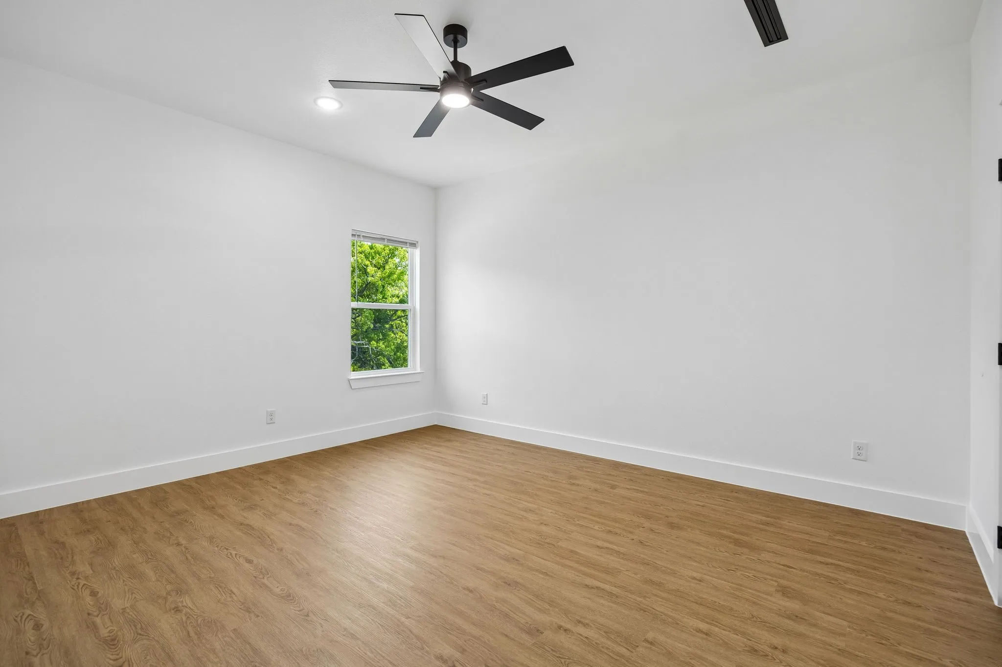 Single Family Residence For Sale in Dallas County , 3513 Nomas Street, Dallas, Texas 75212, 4 Bedroom, 4 Bathroom, 2 Garage spaces, 3,600 Sqft, built in 2025, mls#21410520, Real Estate Agent in Dallas, Homes For Sale in Dallas county, Homes For Sale in Dallas, Realtor in Dallas Texas, Real Estate Brokerage Independent Realty Texas, Luminita Cordes Realtor