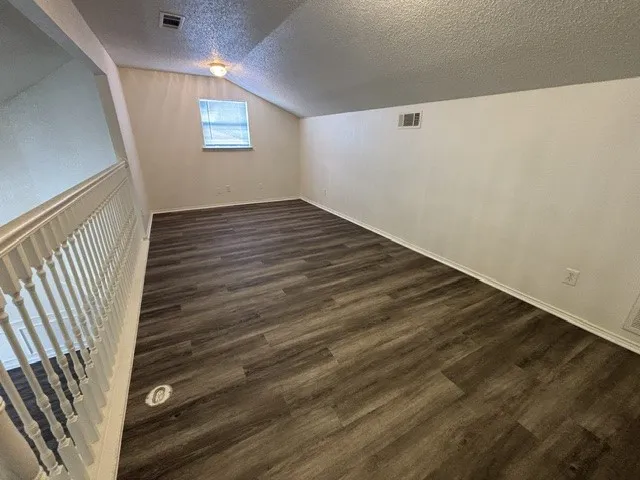 Single Family Residence For Rent in Tarrant County , 6707 Dusty Ridge Trail, Arlington, Texas 76002, 5 Bedroom, 4 Bathroom, 2 Garage spaces, 1,954 Sqft, built in 2001, mls#21410927, Real Estate Agent in Arlington, Homes For Rent in Tarrant county, Homes For Rent in Arlington, Realtor in Arlington Texas, Real Estate Brokerage Independent Realty Texas, Luminita Cordes Realtor