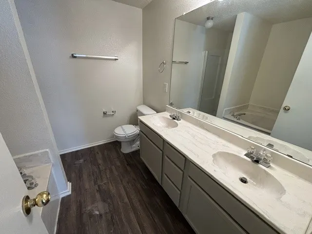 Single Family Residence For Rent in Tarrant County , 6707 Dusty Ridge Trail, Arlington, Texas 76002, 5 Bedroom, 4 Bathroom, 2 Garage spaces, 1,954 Sqft, built in 2001, mls#21410927, Real Estate Agent in Arlington, Homes For Rent in Tarrant county, Homes For Rent in Arlington, Realtor in Arlington Texas, Real Estate Brokerage Independent Realty Texas, Luminita Cordes Realtor