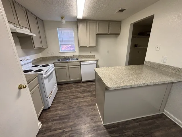 Single Family Residence For Rent in Tarrant County , 6707 Dusty Ridge Trail, Arlington, Texas 76002, 5 Bedroom, 4 Bathroom, 2 Garage spaces, 1,954 Sqft, built in 2001, mls#21410927, Real Estate Agent in Arlington, Homes For Rent in Tarrant county, Homes For Rent in Arlington, Realtor in Arlington Texas, Real Estate Brokerage Independent Realty Texas, Luminita Cordes Realtor