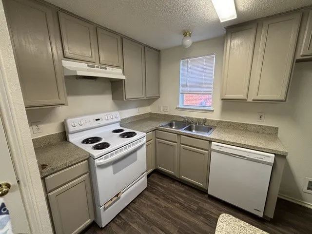 Single Family Residence For Rent in Tarrant County , 6707 Dusty Ridge Trail, Arlington, Texas 76002, 5 Bedroom, 4 Bathroom, 2 Garage spaces, 1,954 Sqft, built in 2001, mls#21410927, Real Estate Agent in Arlington, Homes For Rent in Tarrant county, Homes For Rent in Arlington, Realtor in Arlington Texas, Real Estate Brokerage Independent Realty Texas, Luminita Cordes Realtor