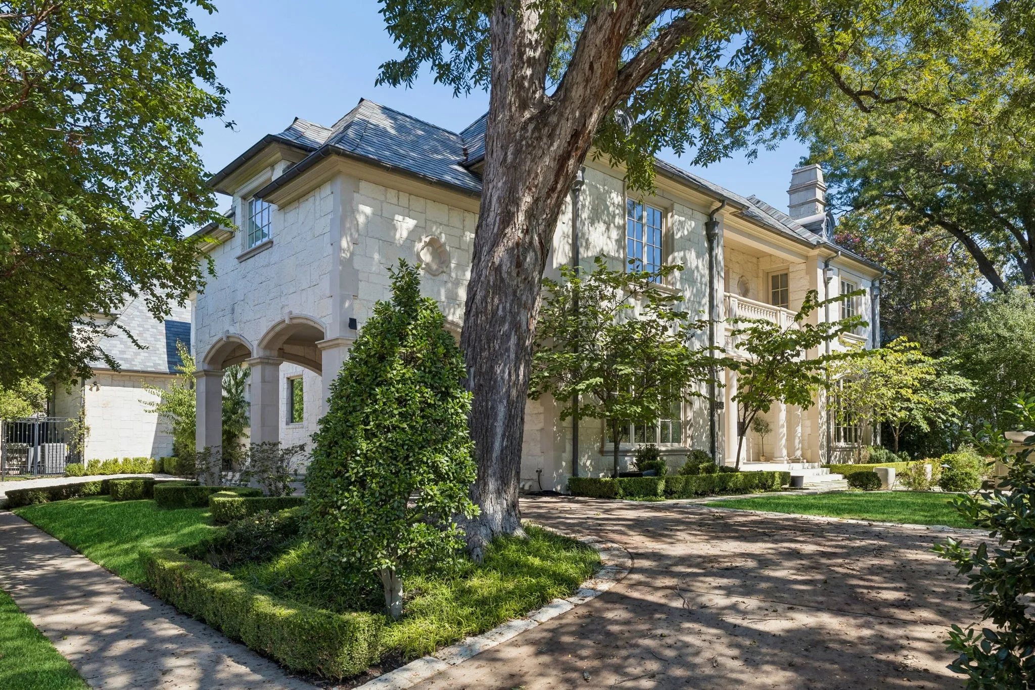 Single Family Residence For Rent in Dallas County , 3548 Bryn Mawr Drive, University Park, Texas 75225, 5 Bedroom, 9 Bathroom, 3 Garage spaces, 9,550 Sqft, built in 2009, mls#21406421, Real Estate Agent in University Park, Homes For Rent in Dallas county, Homes For Rent in University Park, Realtor in University Park Texas, Real Estate Brokerage Independent Realty Texas, Luminita Cordes Realtor