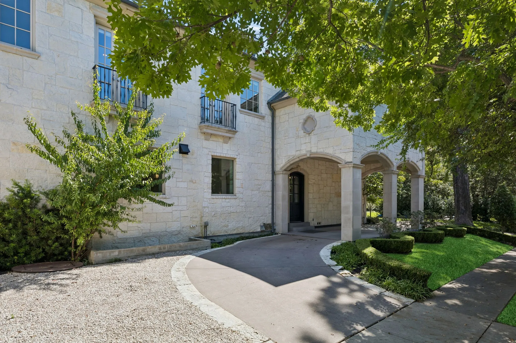Single Family Residence For Rent in Dallas County , 3548 Bryn Mawr Drive, University Park, Texas 75225, 5 Bedroom, 9 Bathroom, 3 Garage spaces, 9,550 Sqft, built in 2009, mls#21406421, Real Estate Agent in University Park, Homes For Rent in Dallas county, Homes For Rent in University Park, Realtor in University Park Texas, Real Estate Brokerage Independent Realty Texas, Luminita Cordes Realtor