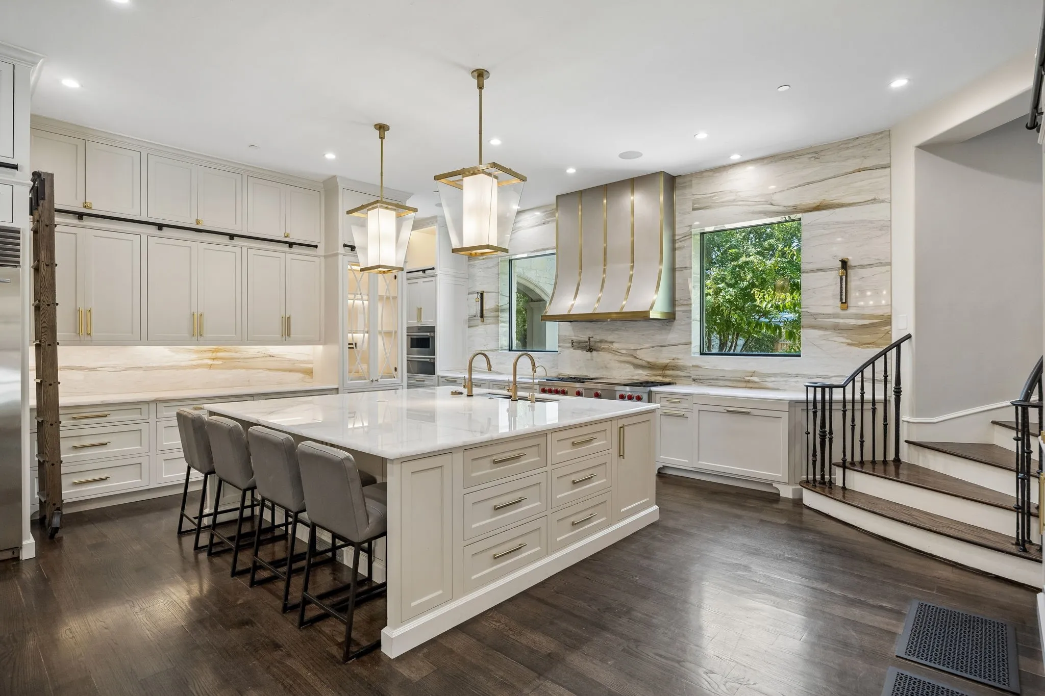 Single Family Residence For Rent in Dallas County , 3548 Bryn Mawr Drive, University Park, Texas 75225, 5 Bedroom, 9 Bathroom, 3 Garage spaces, 9,550 Sqft, built in 2009, mls#21406421, Real Estate Agent in University Park, Homes For Rent in Dallas county, Homes For Rent in University Park, Realtor in University Park Texas, Real Estate Brokerage Independent Realty Texas, Luminita Cordes Realtor