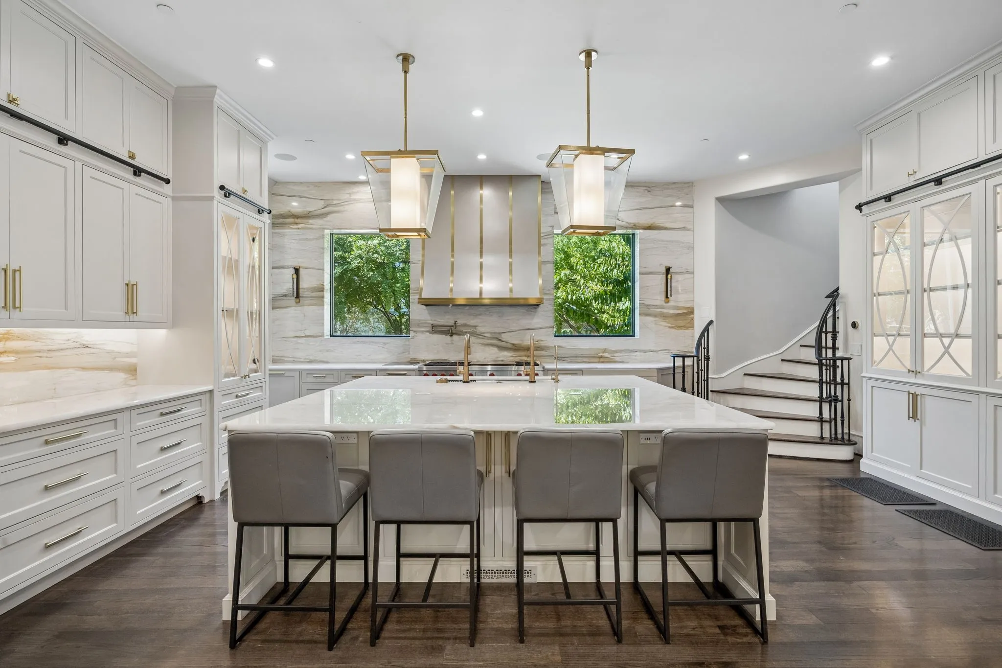 Single Family Residence For Rent in Dallas County , 3548 Bryn Mawr Drive, University Park, Texas 75225, 5 Bedroom, 9 Bathroom, 3 Garage spaces, 9,550 Sqft, built in 2009, mls#21406421, Real Estate Agent in University Park, Homes For Rent in Dallas county, Homes For Rent in University Park, Realtor in University Park Texas, Real Estate Brokerage Independent Realty Texas, Luminita Cordes Realtor