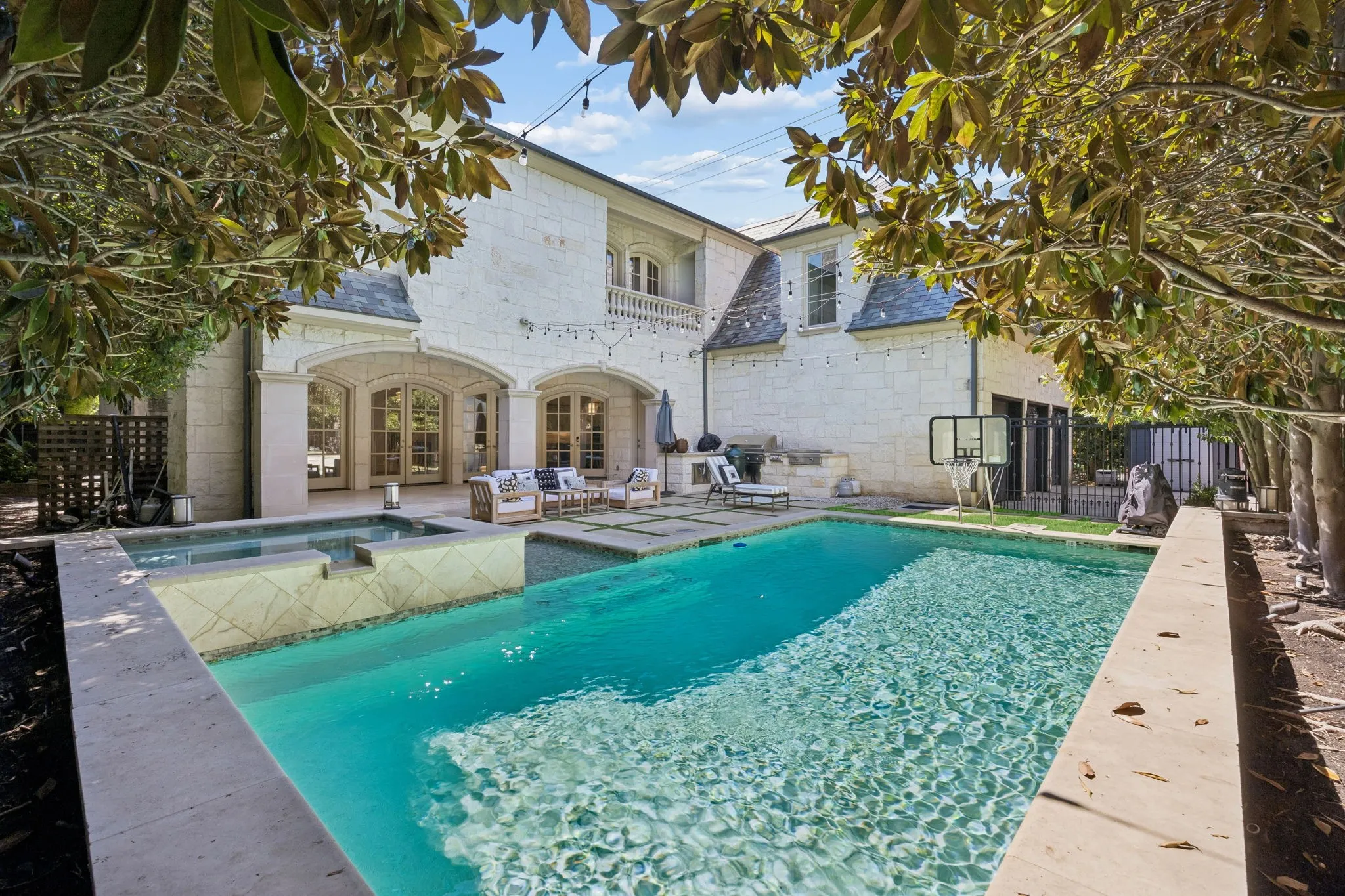 Single Family Residence For Rent in Dallas County , 3548 Bryn Mawr Drive, University Park, Texas 75225, 5 Bedroom, 9 Bathroom, 3 Garage spaces, 9,550 Sqft, built in 2009, mls#21406421, Real Estate Agent in University Park, Homes For Rent in Dallas county, Homes For Rent in University Park, Realtor in University Park Texas, Real Estate Brokerage Independent Realty Texas, Luminita Cordes Realtor