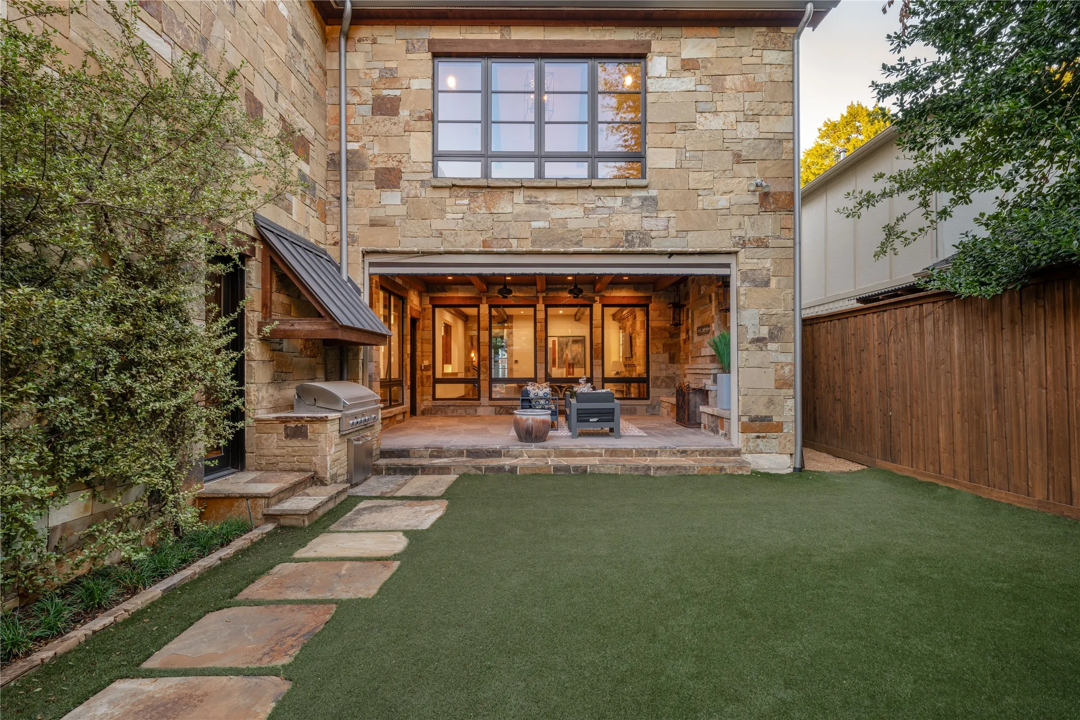 Single Family Residence For Sale in Dallas County , 3625 Normandy Avenue, Highland Park, Texas 75205, 5 Bedroom, 8 Bathroom, 3 Garage spaces, 6,259 Sqft, built in 2008, mls#21404039, Real Estate Agent in Highland Park, Homes For Sale in Dallas county, Homes For Sale in Highland Park, Realtor in Highland Park Texas, Real Estate Brokerage Independent Realty Texas, Luminita Cordes Realtor