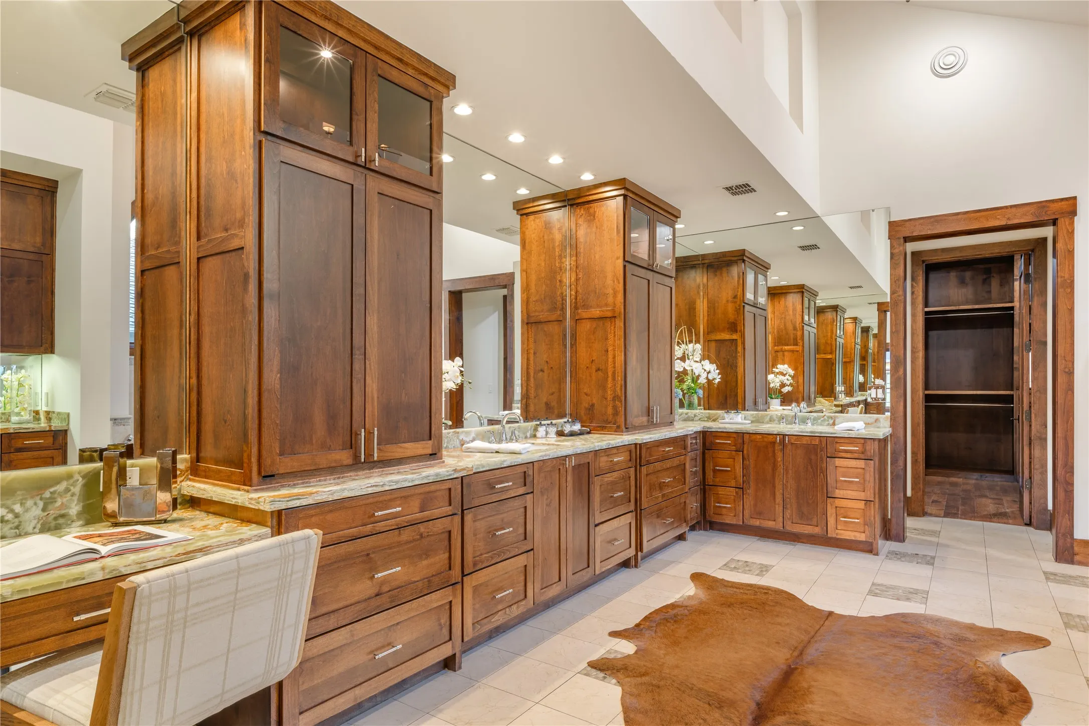 Single Family Residence For Sale in Dallas County , 3625 Normandy Avenue, Highland Park, Texas 75205, 5 Bedroom, 8 Bathroom, 3 Garage spaces, 6,259 Sqft, built in 2008, mls#21404039, Real Estate Agent in Highland Park, Homes For Sale in Dallas county, Homes For Sale in Highland Park, Realtor in Highland Park Texas, Real Estate Brokerage Independent Realty Texas, Luminita Cordes Realtor