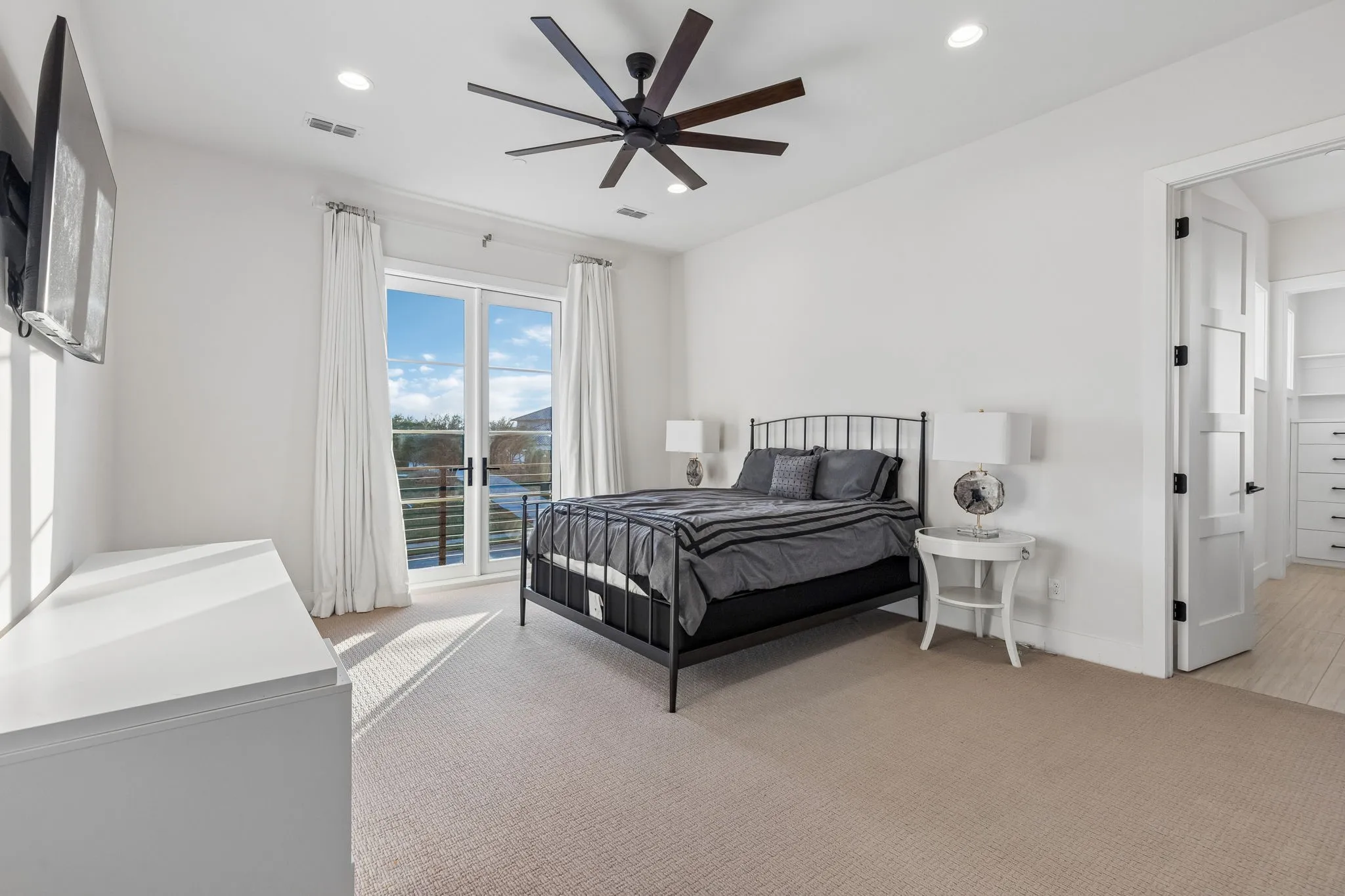 Single Family Residence For Sale in Denton County , 4012 Starling Drive, Frisco, Texas 75034, 5 Bedroom, 7 Bathroom, 4 Garage spaces, 9,865 Sqft, built in 2016, mls#21407175, Real Estate Agent in Frisco, Homes For Sale in Denton county, Homes For Sale in Frisco, Realtor in Frisco Texas, Real Estate Brokerage Independent Realty Texas, Luminita Cordes Realtor